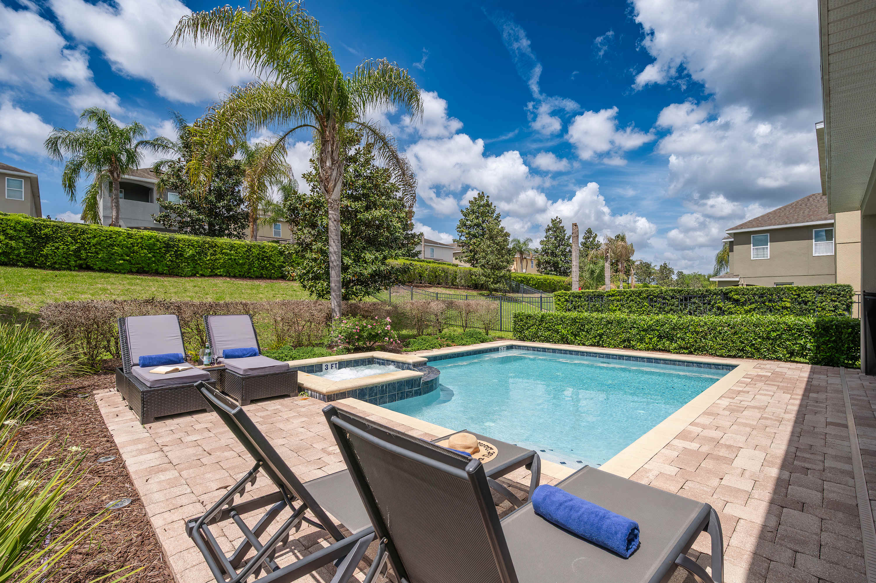 Spacious villa w/private pool & large kitchen