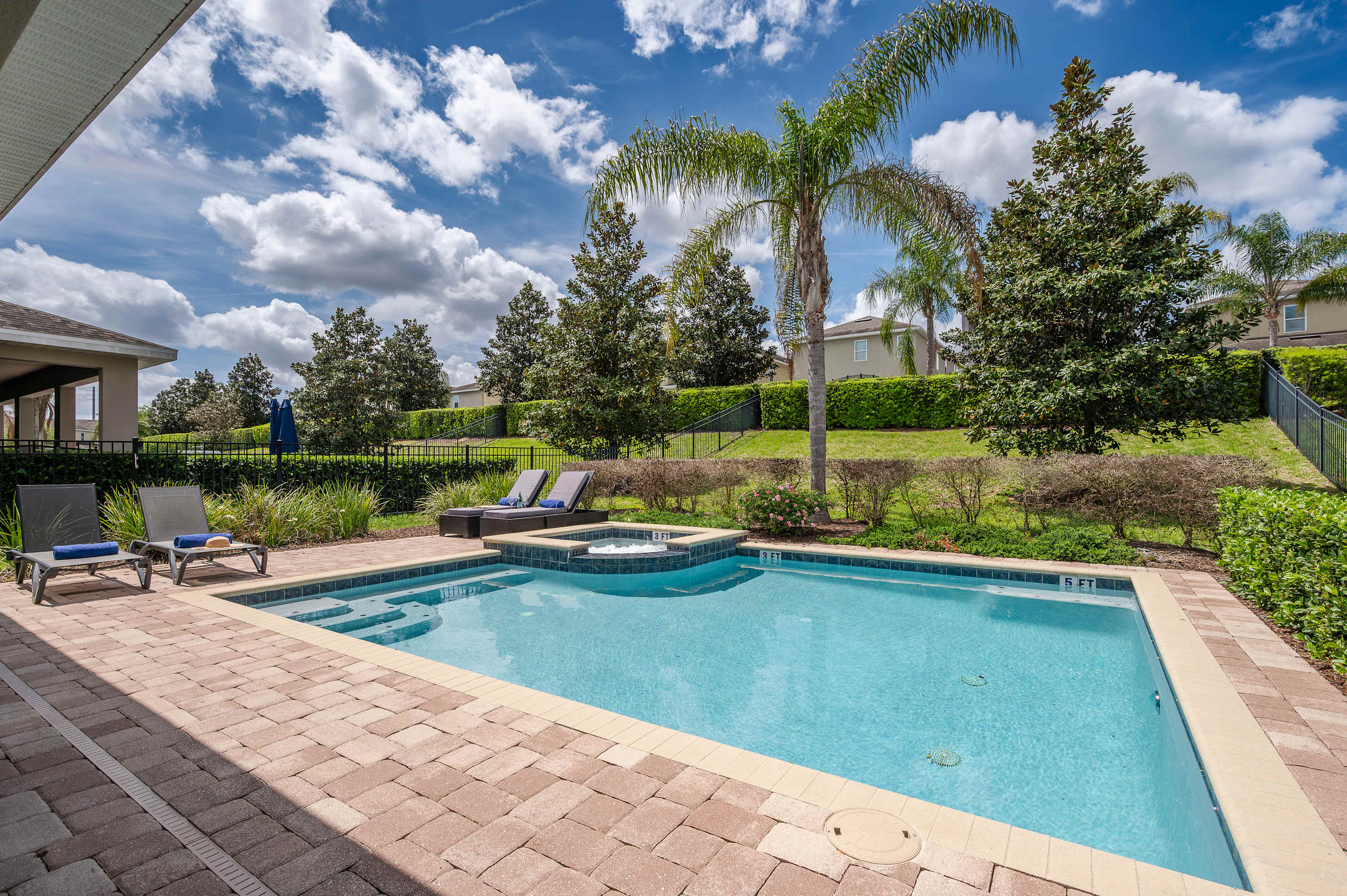 Spacious villa w/private pool & large kitchen