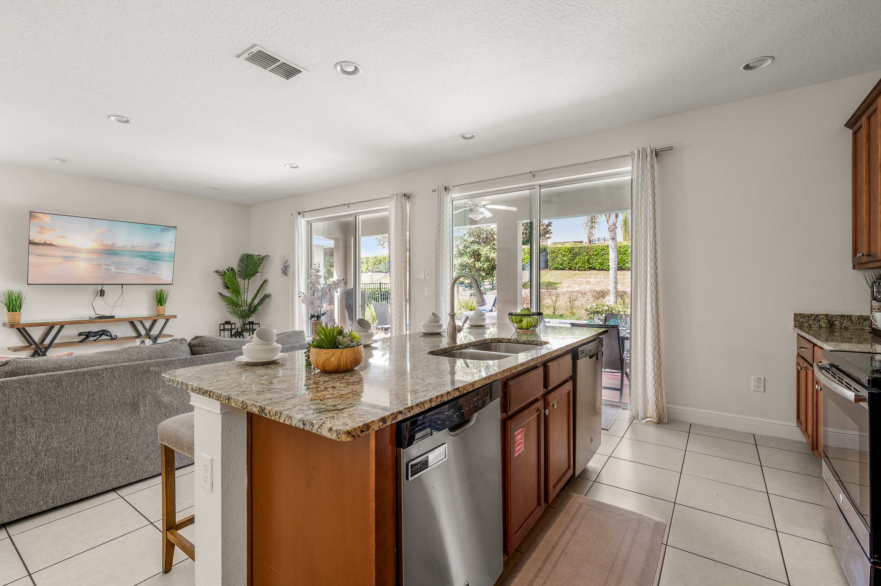 Spacious villa w/private pool & large kitchen