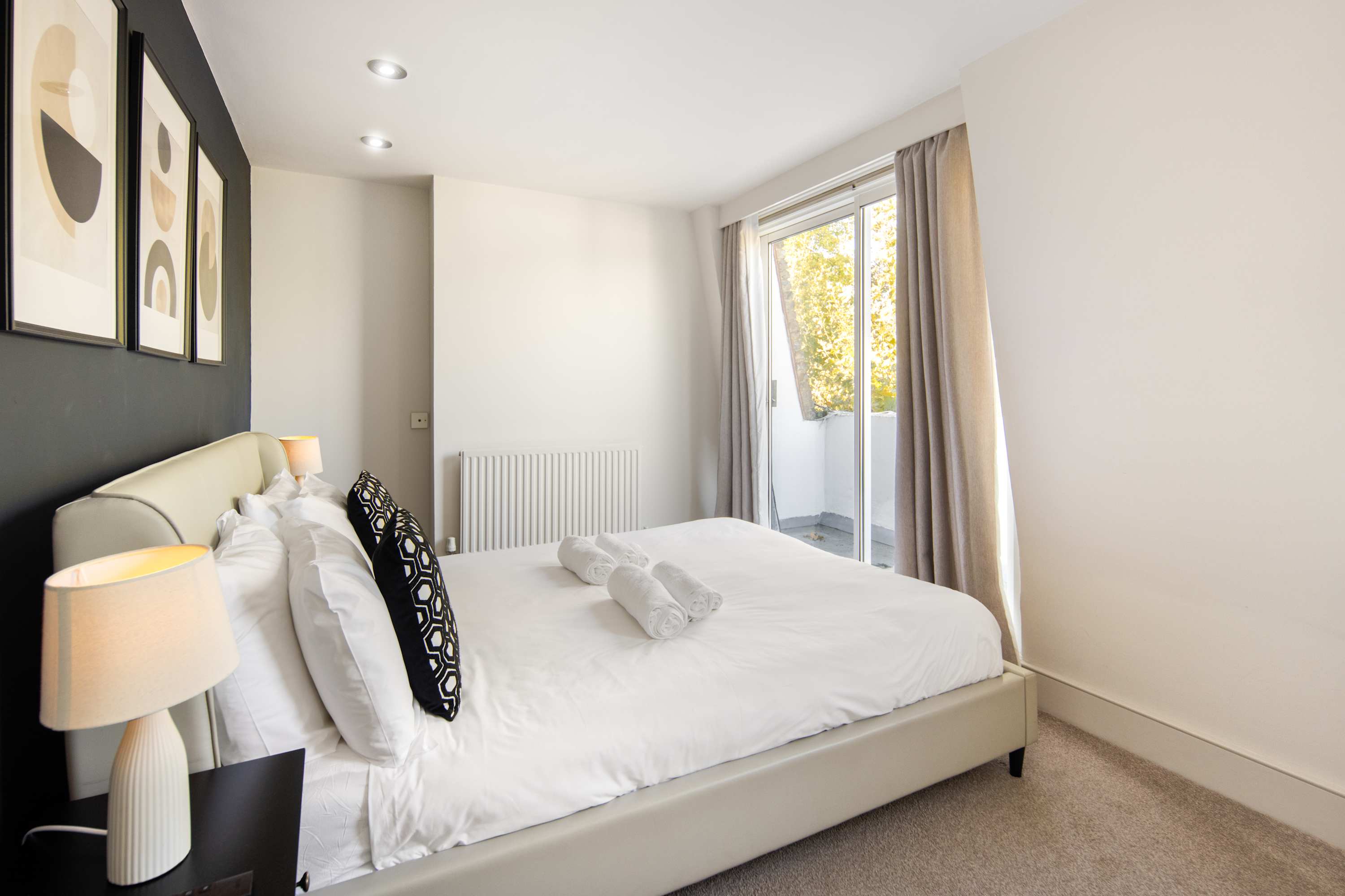 10 Mins Walk to The Oval | The Kennington Retreat