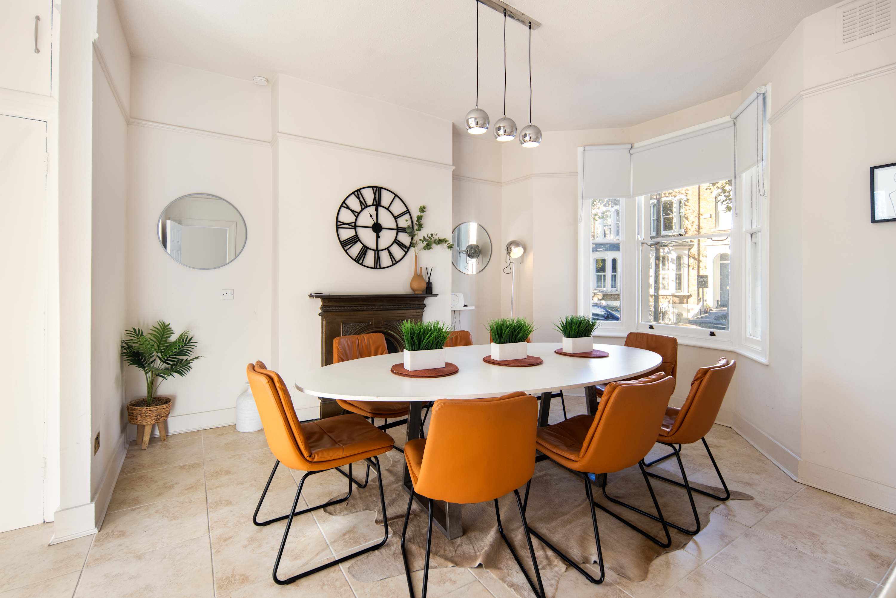 10 Mins Walk to The Oval | The Kennington Retreat