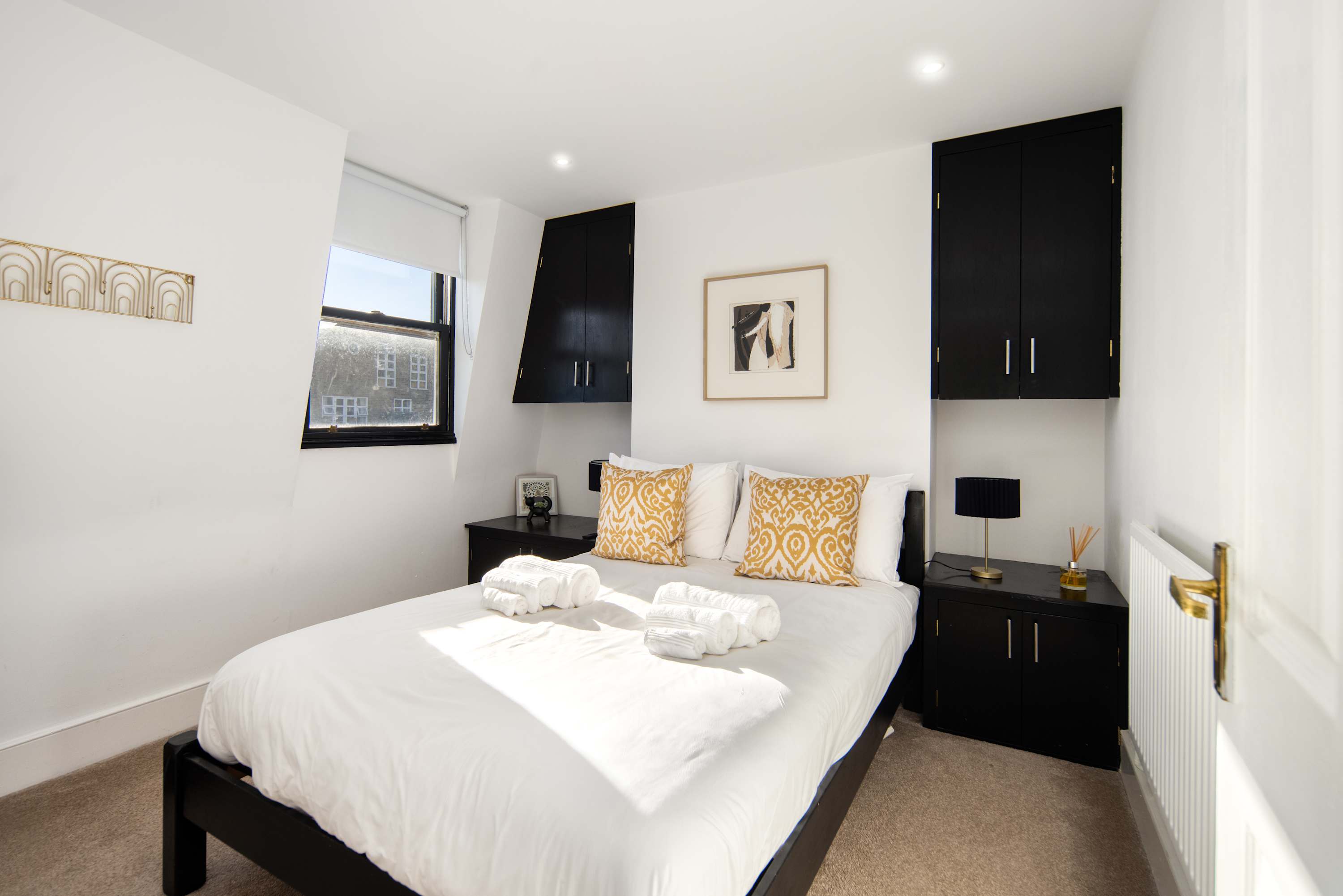 10 Mins Walk to The Oval | The Kennington Retreat