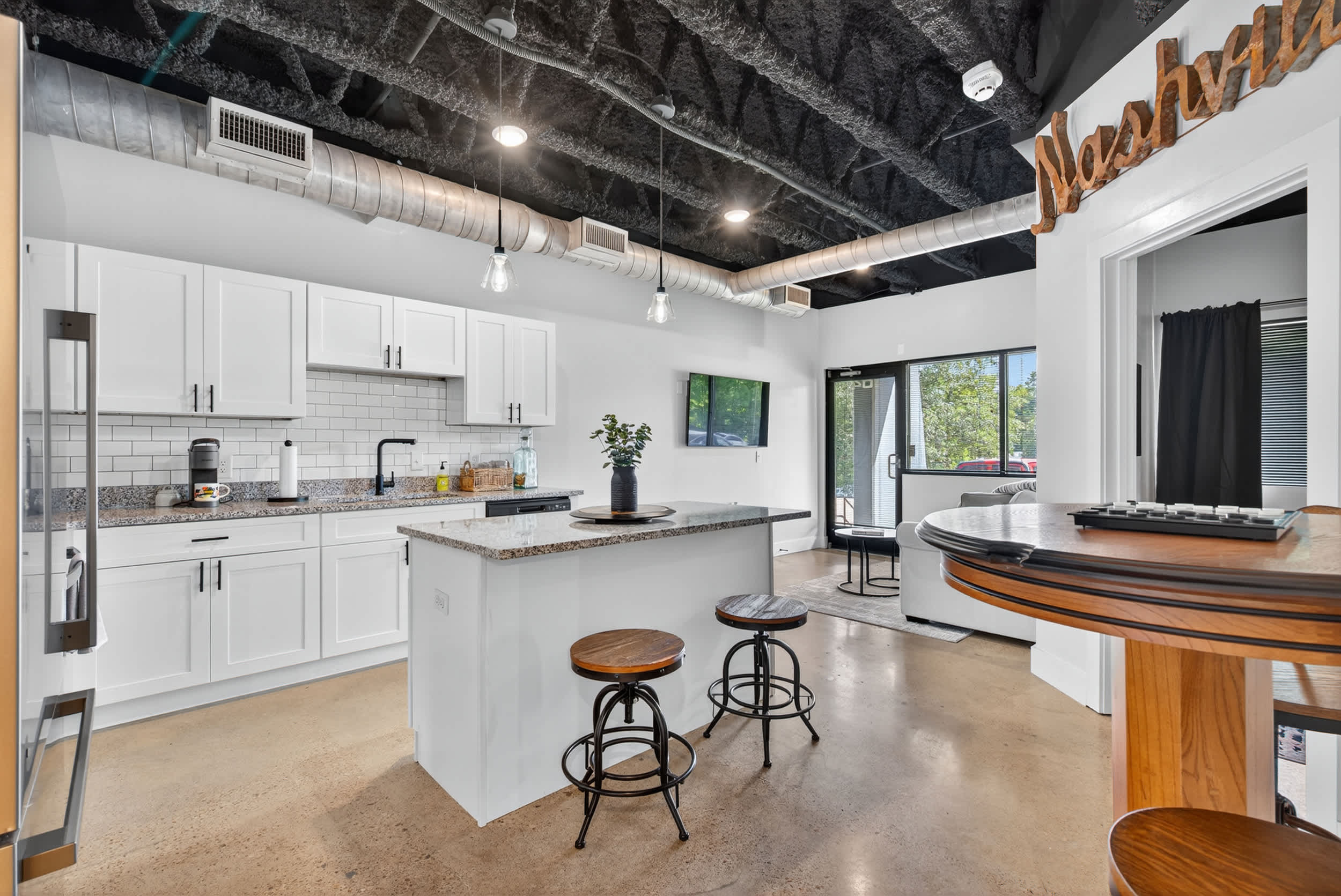Modern Condo-8 Min to BNA-Sleeps 4-Near Broadway