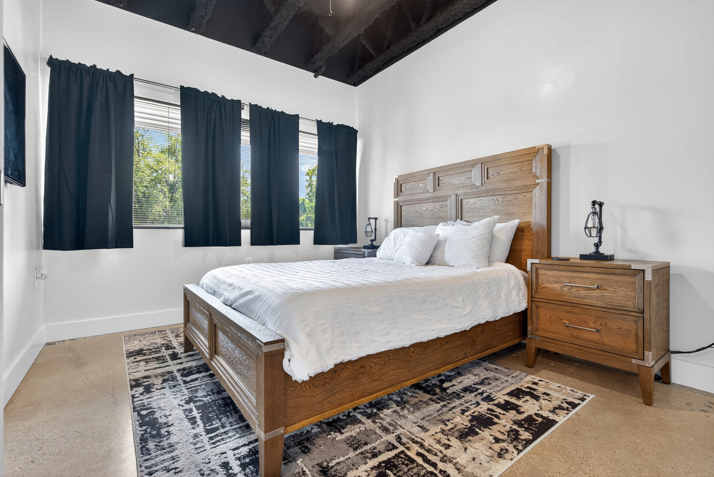 5 Min to BNA Airport · Free Parking · Sleeps 4