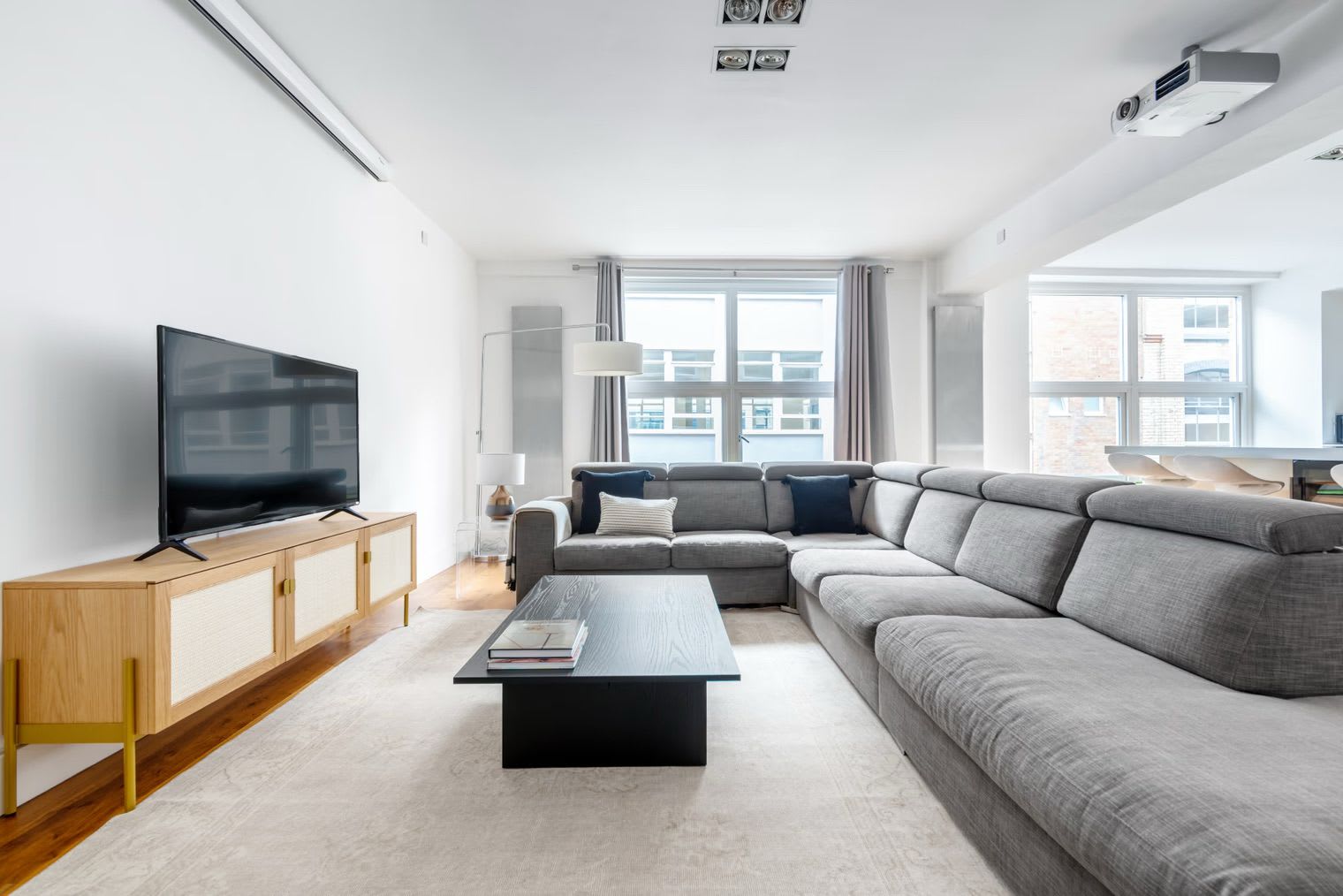 Spacious Modern Apartment in Central London in Northburgh Street 8 EC1V 0AY - Property image 2 - VivreStays