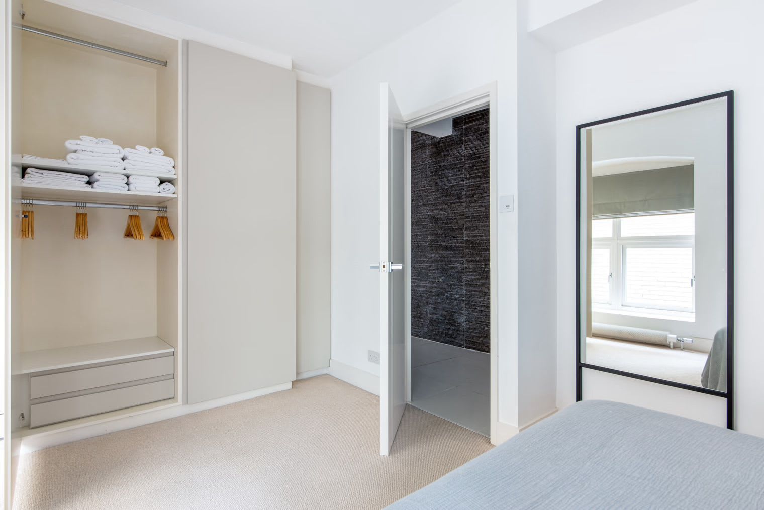 Spacious Modern Apartment in Central London in Northburgh Street 8 EC1V 0AY - Property image 4 - VivreStays