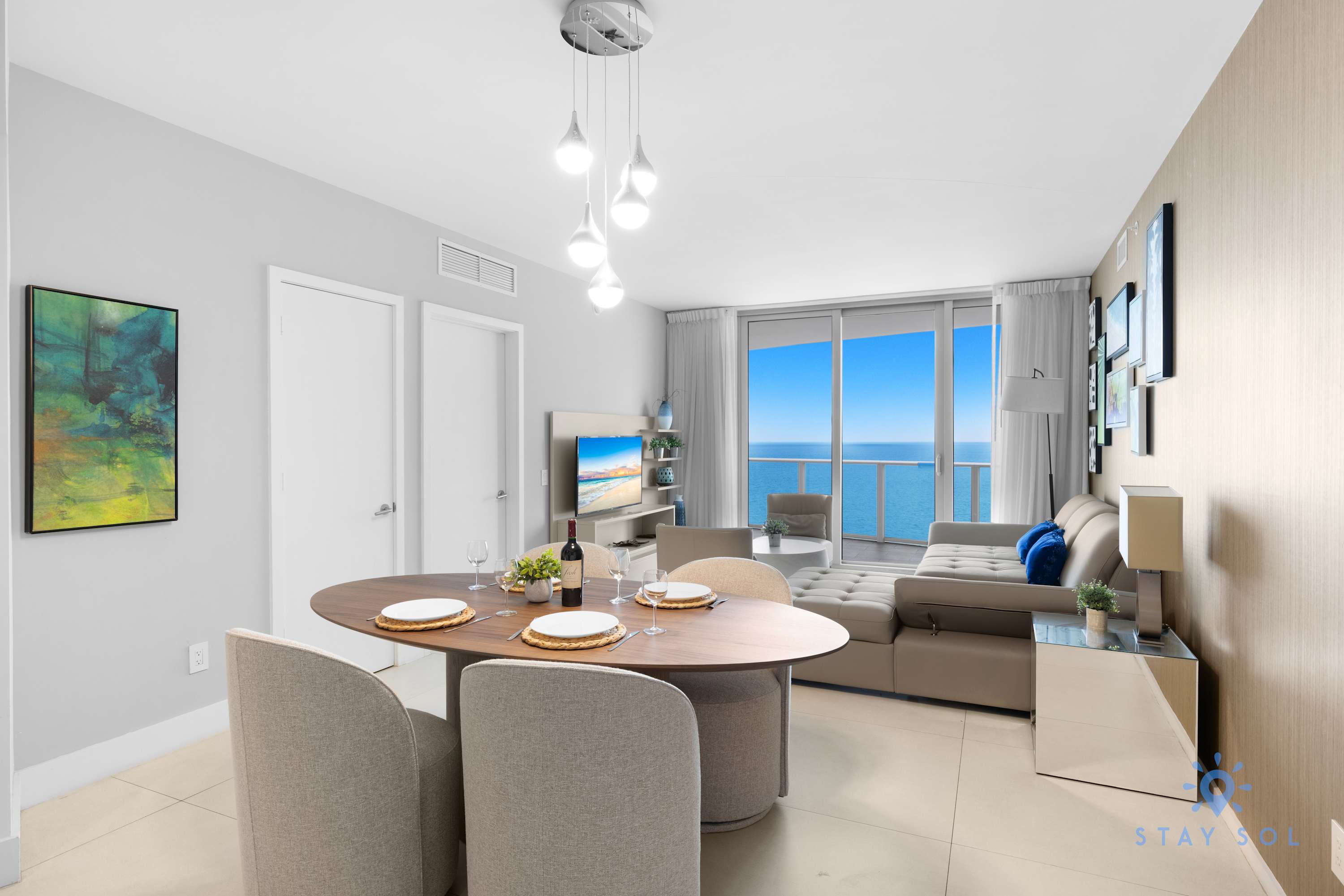 2BR Apt with Amazing Ocean View Balcony & Pool