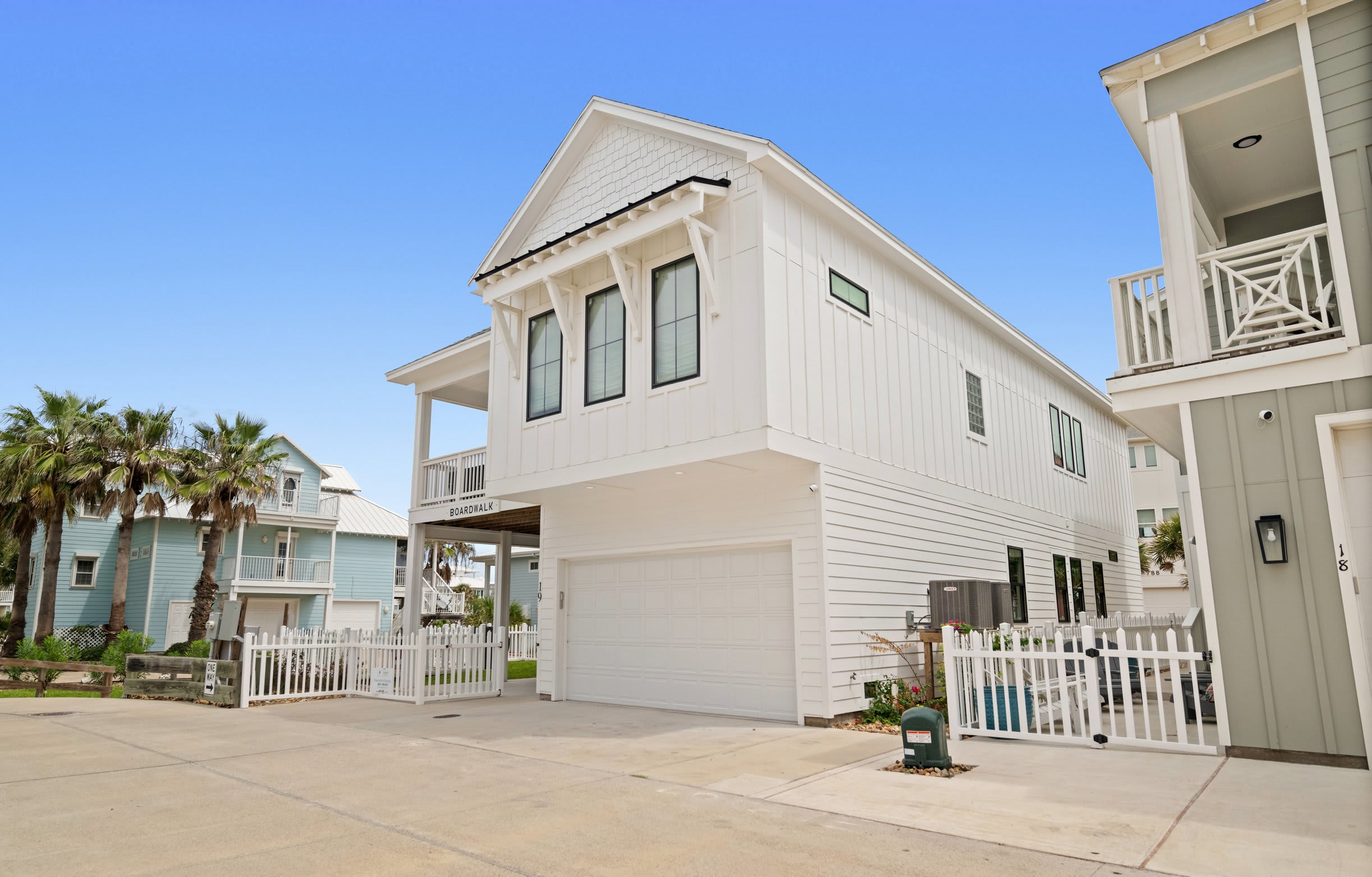 Private Boardwalk, Pool, Sleeps 12 - Boardwalk