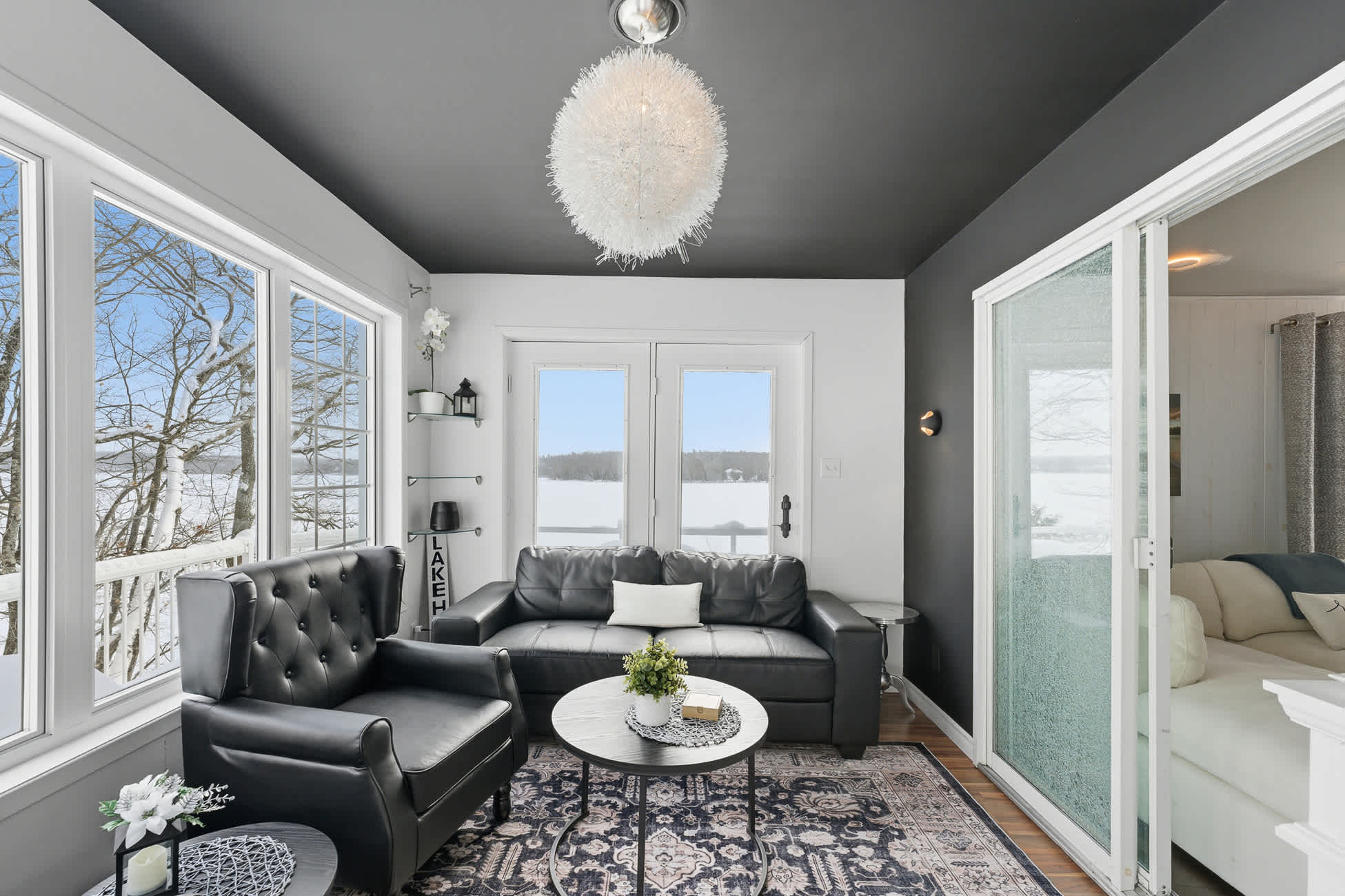 Beautiful Chalet Magog - Photo 3