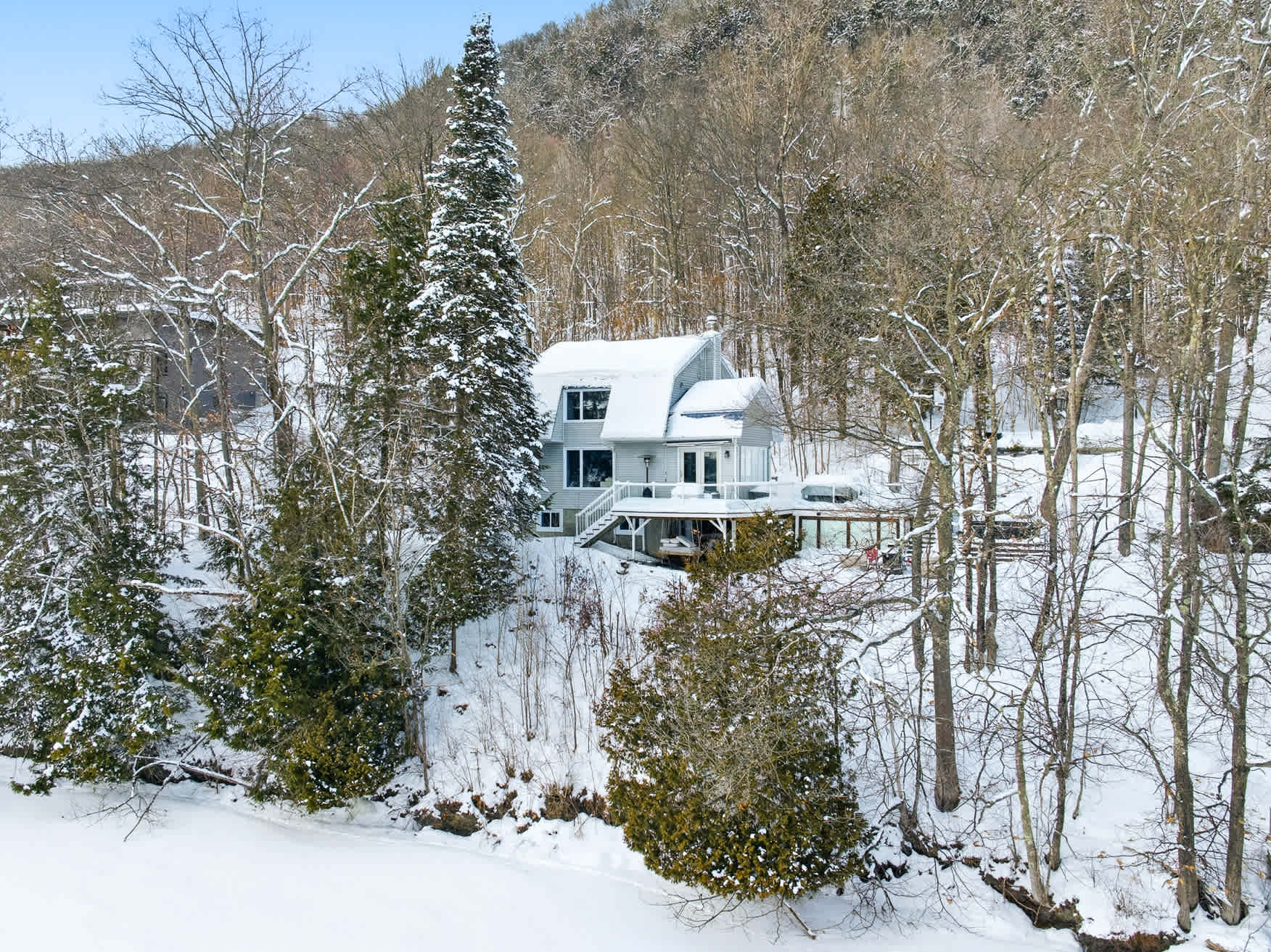 Beautiful Chalet Magog - Photo 2