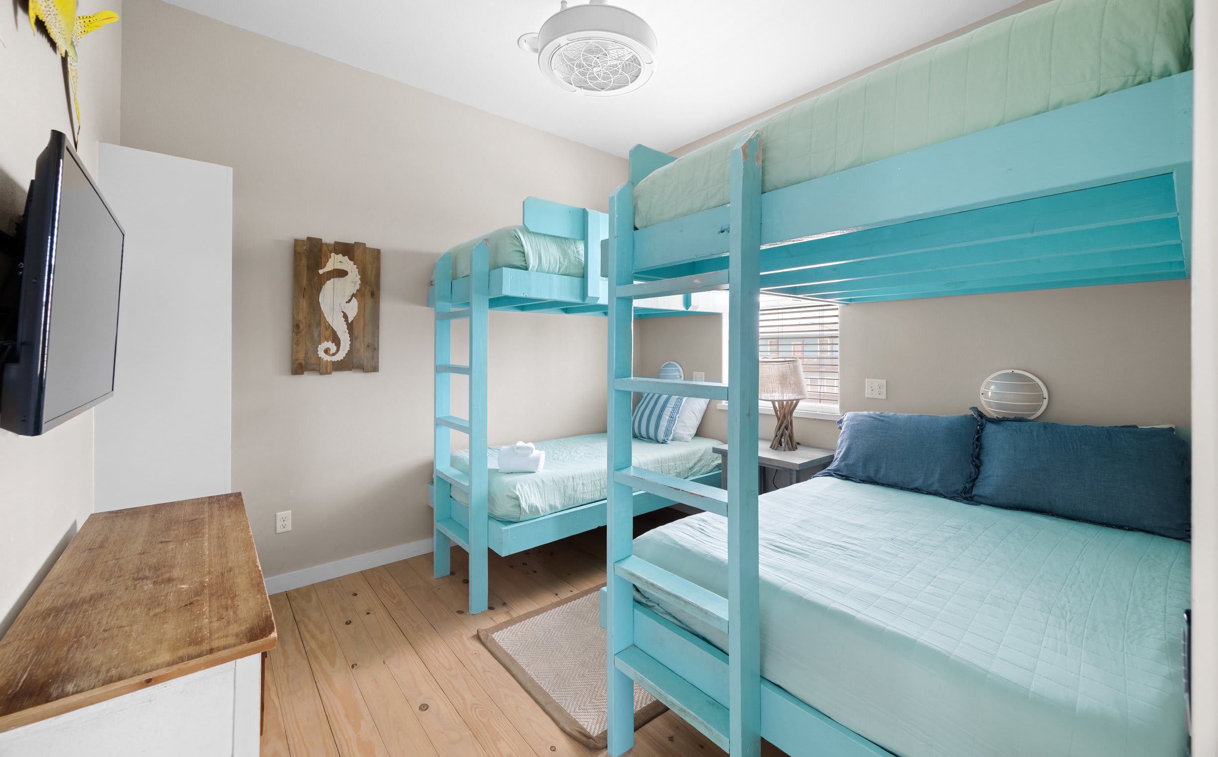 Great for Families, 4br! - Lemon Chill