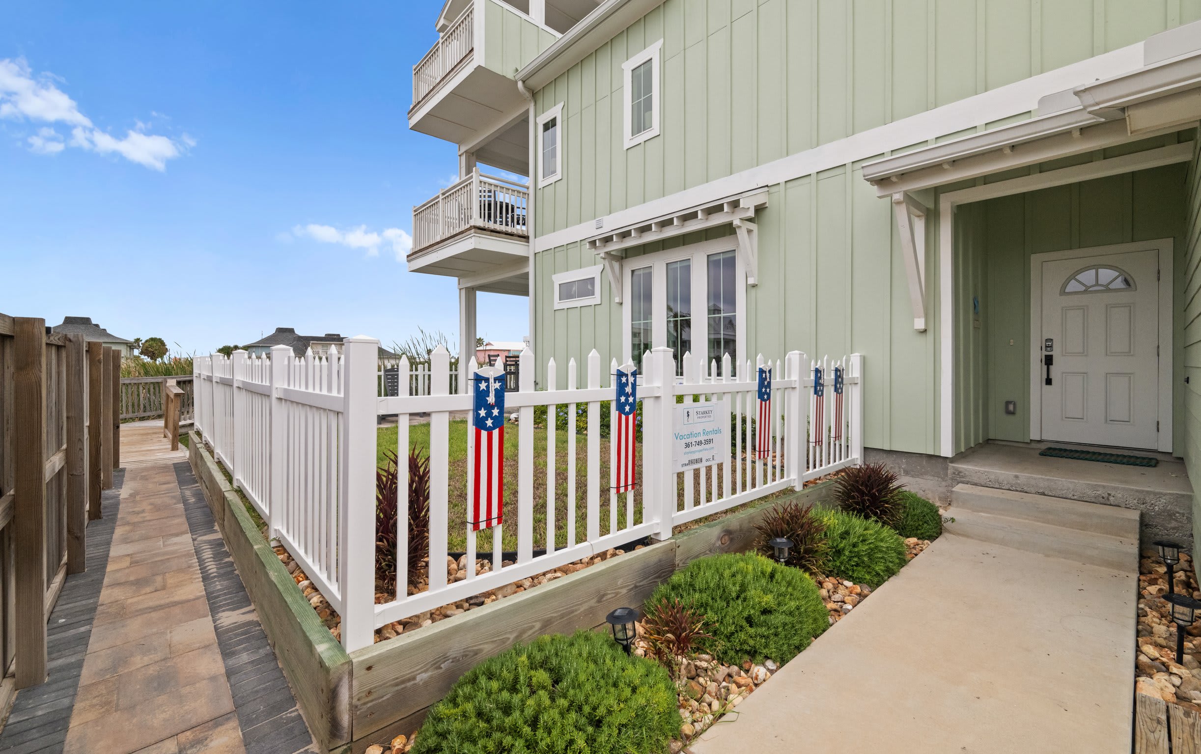 Pool, Lake & Beach Boardwalk - Casa Driftwood #1