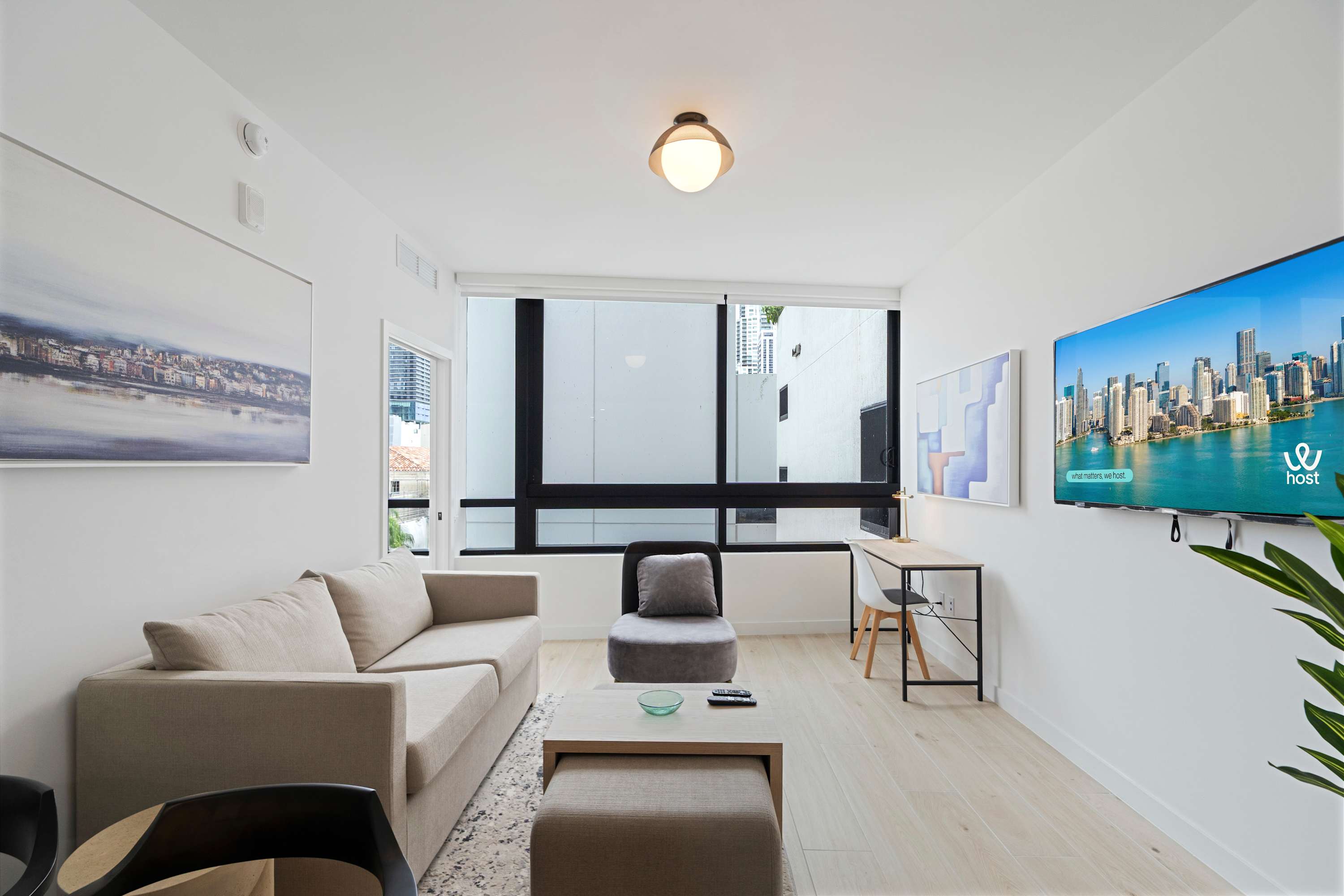 Stylish Downtown Miami Condo W Pool & Gym