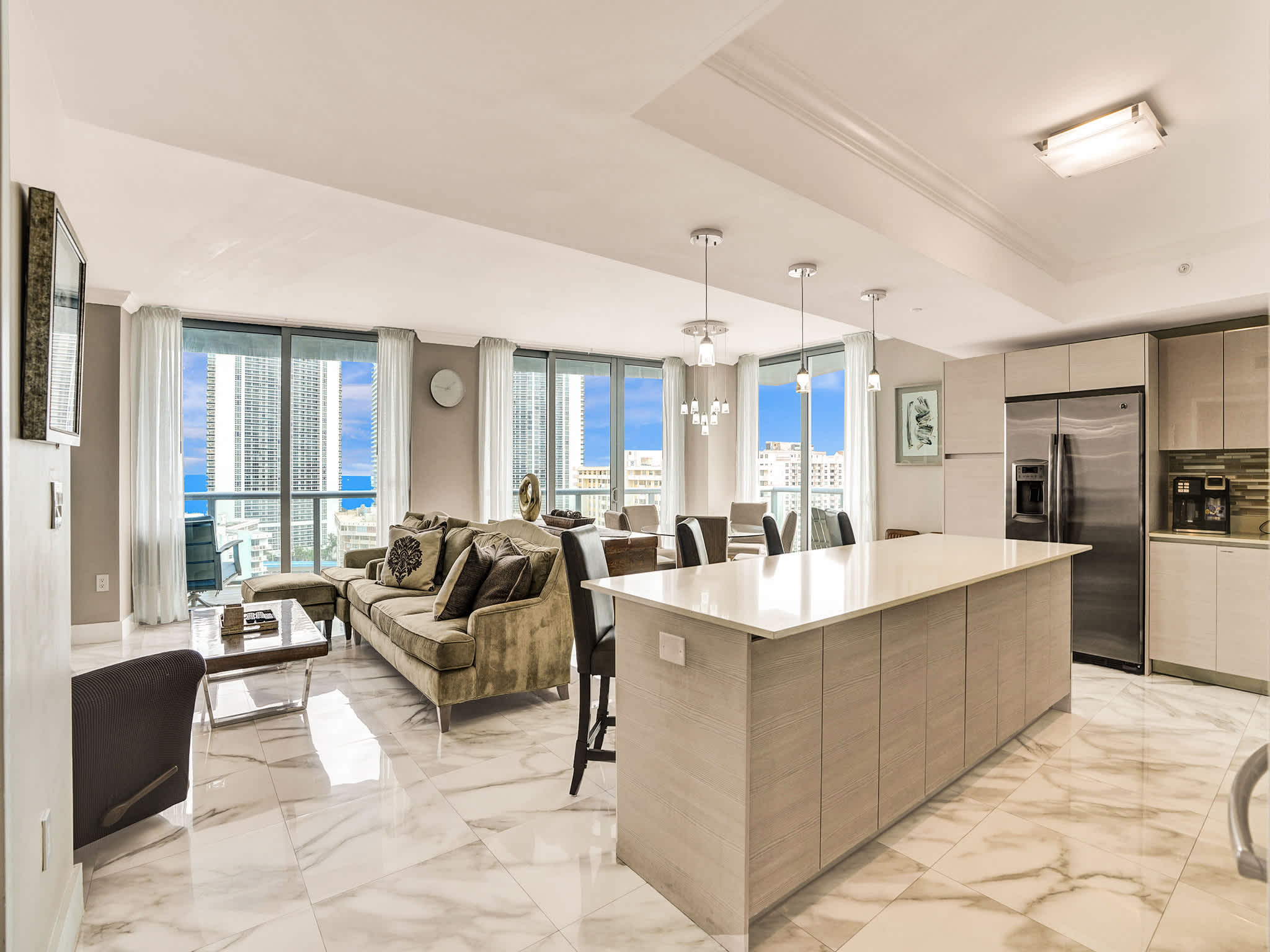 Panoramic Perfection: 3BR Breathtaking Water Views