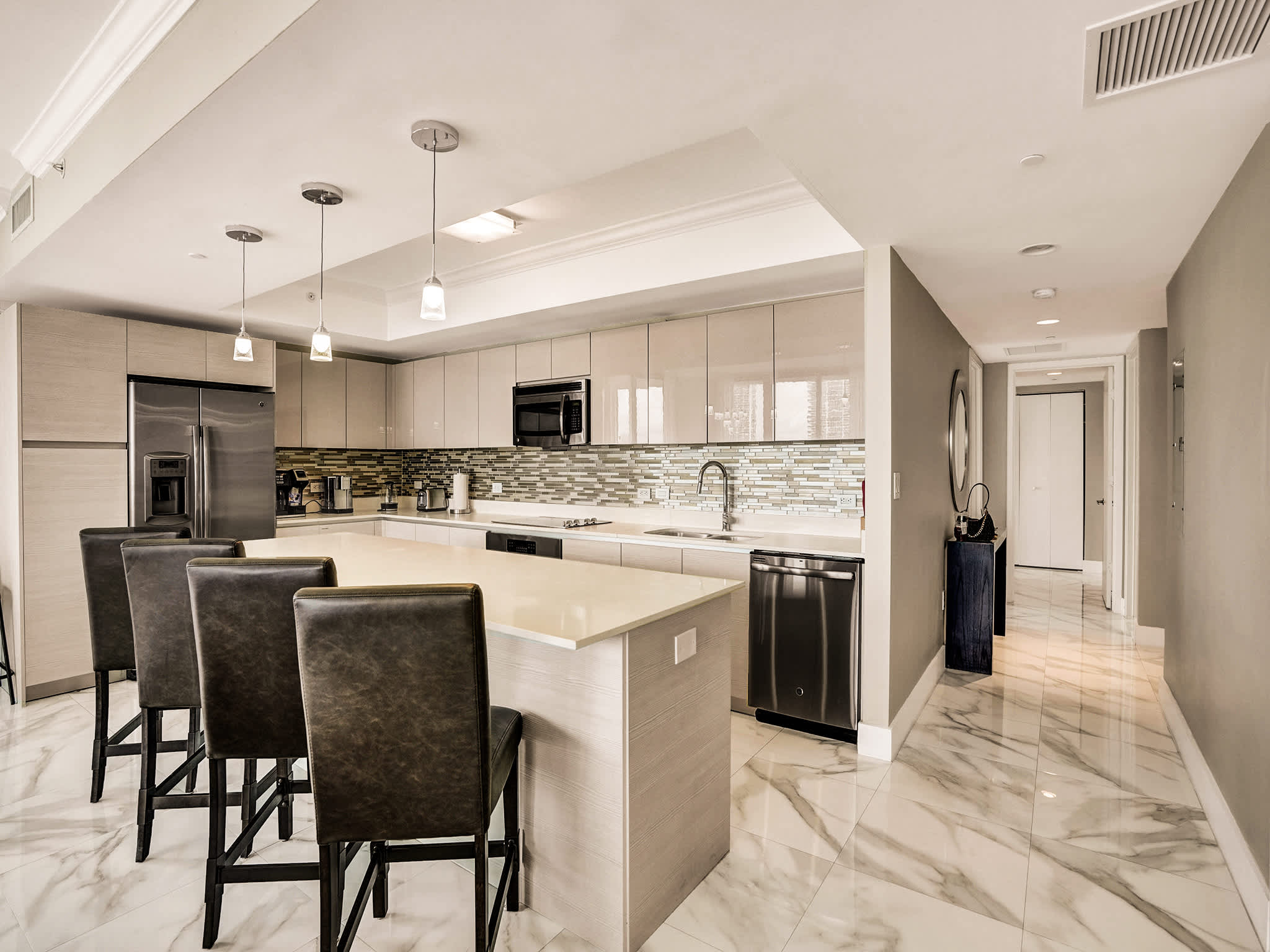 Panoramic Perfection: 3BR Breathtaking Water Views
