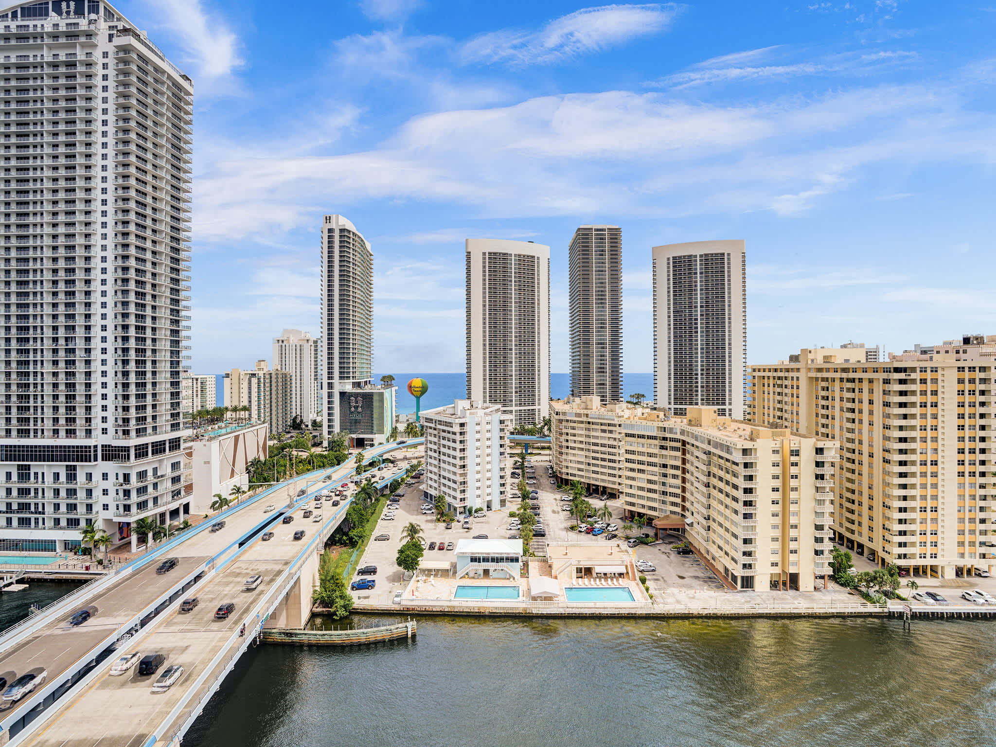 Panoramic Perfection: 3BR Breathtaking Water Views