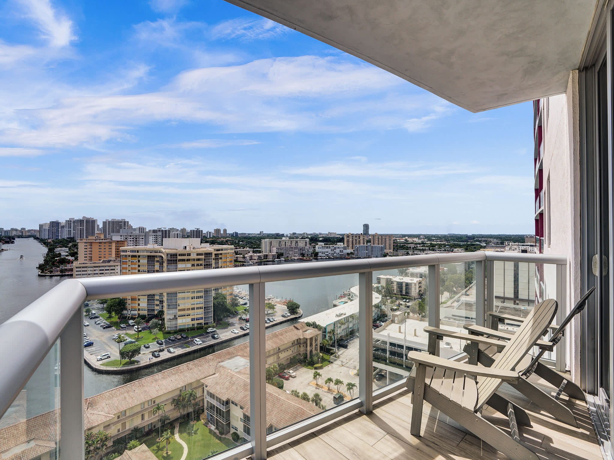 Panoramic Perfection: 3BR Breathtaking Water Views