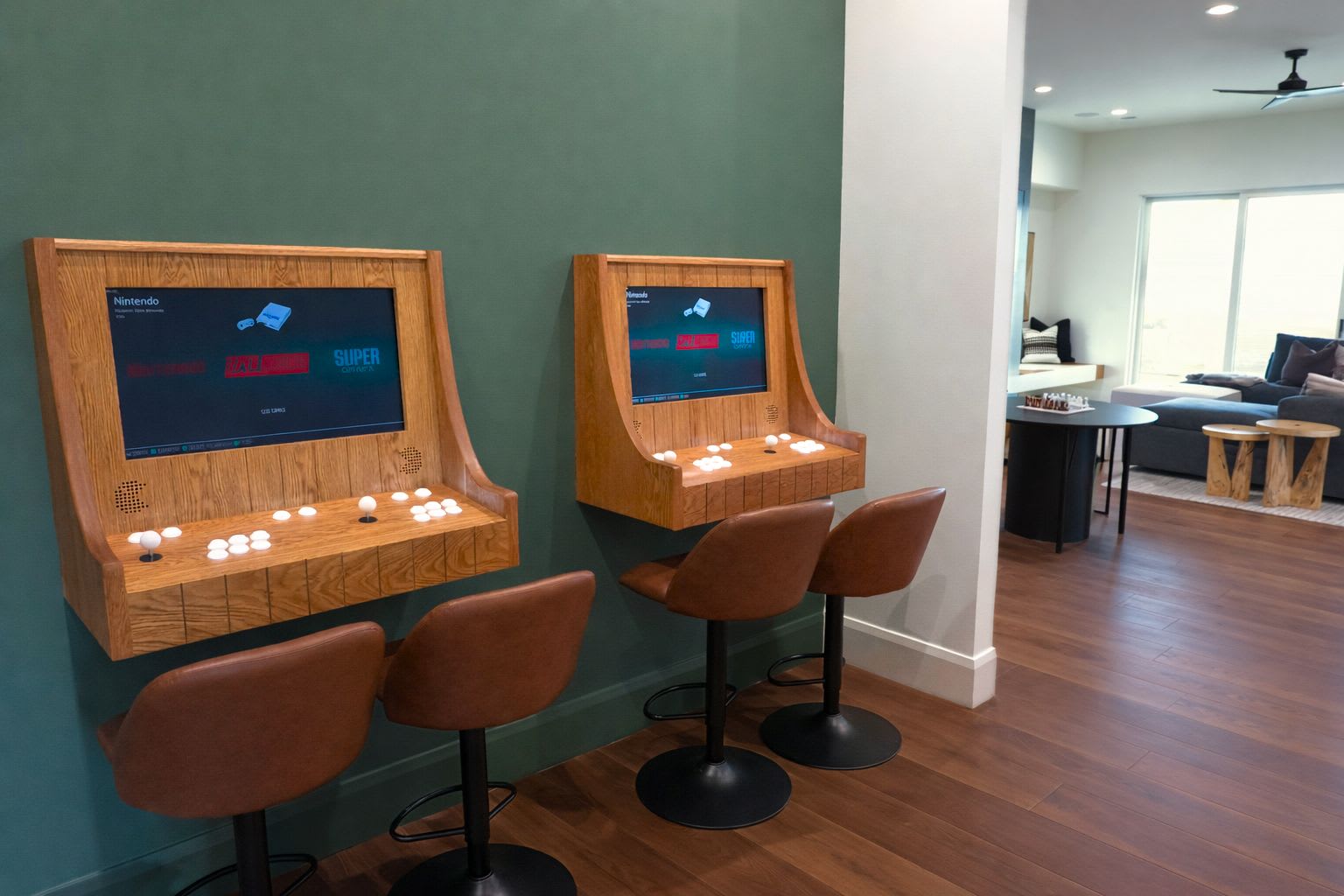 Built-in arcade games!