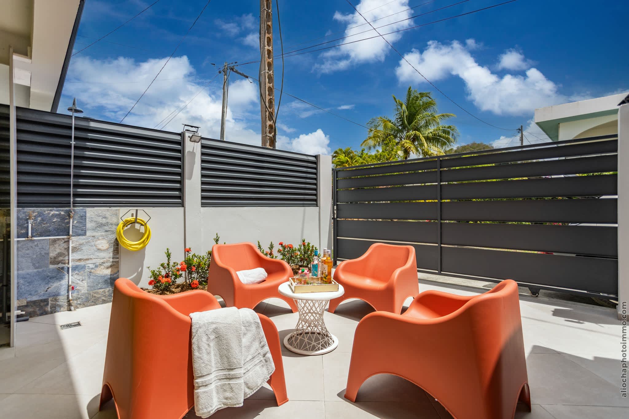 2BR Apartment Planteur - Beachfront