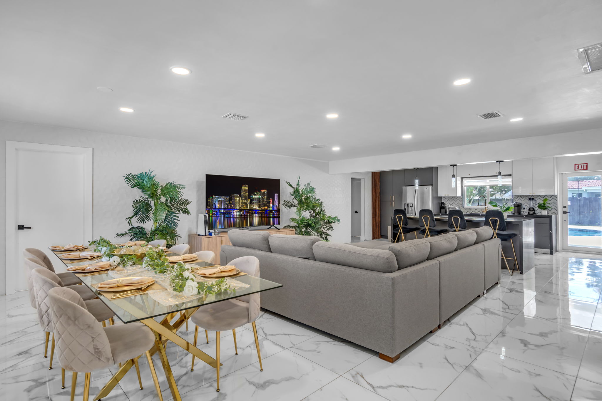 5 Bedroom Villa Heated Pool with Game Room, 5 Minutes to  Ocean