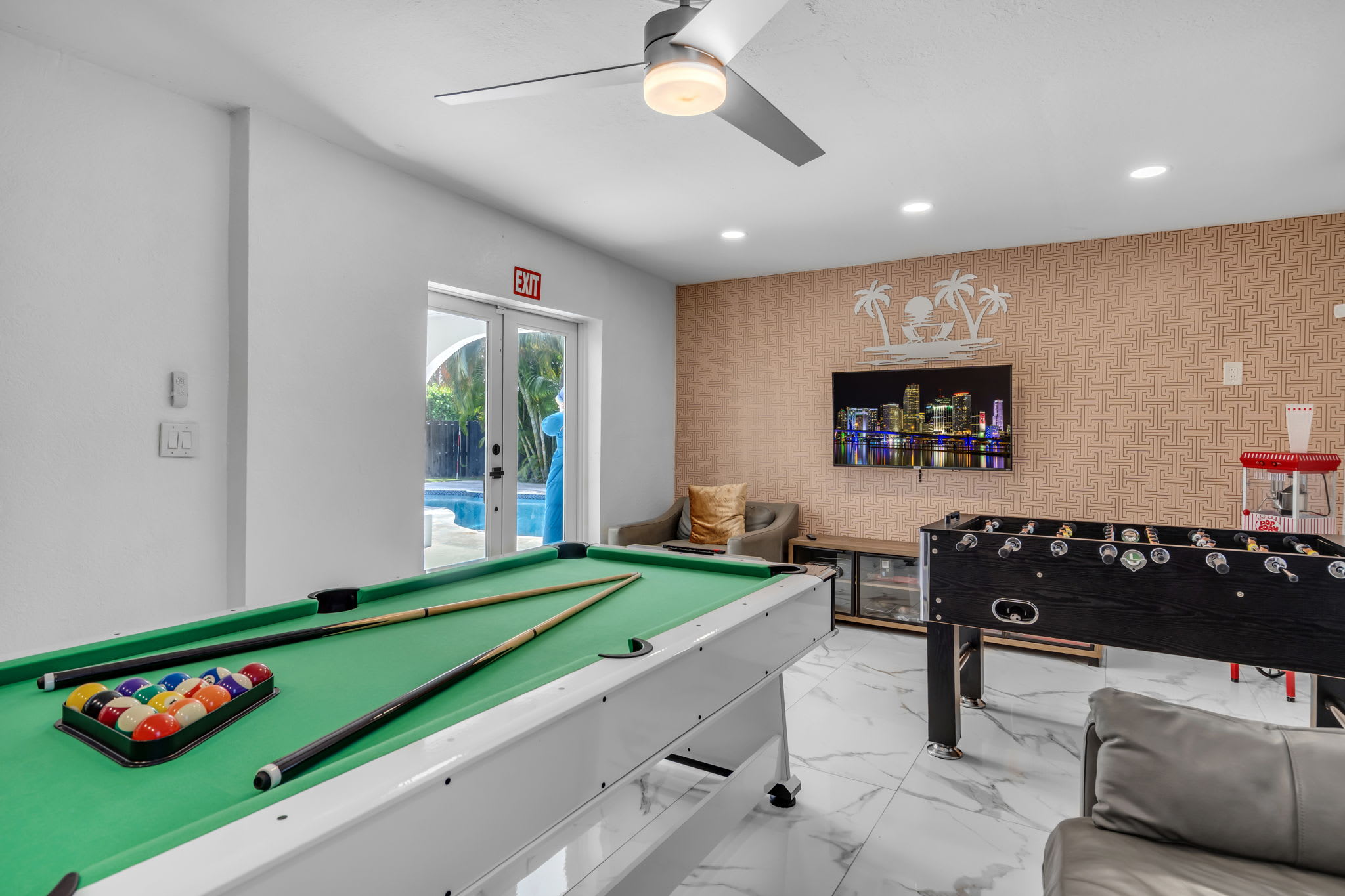5 Bedroom Villa Heated Pool with Game Room, 5 Minutes to  Ocean