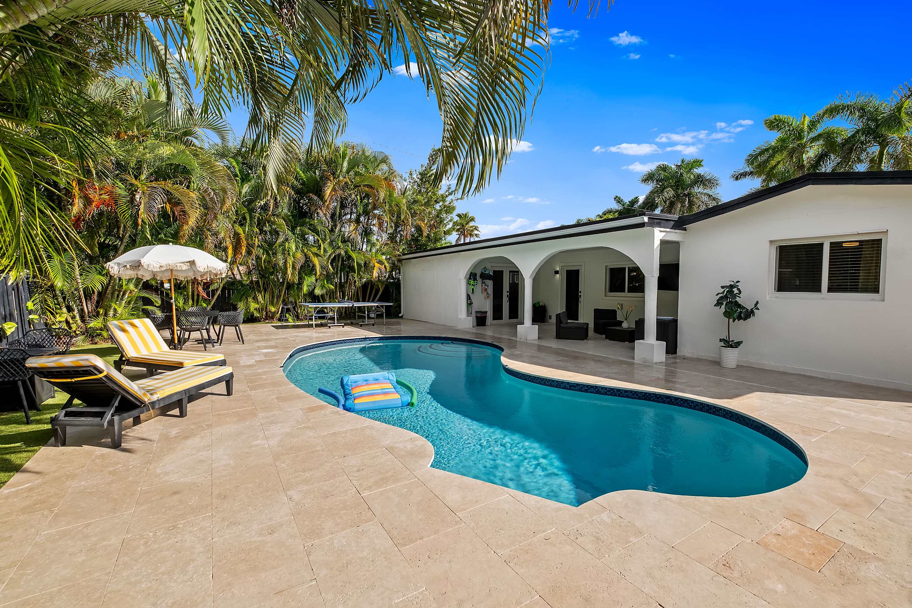 5 Bedroom Villa Heated Pool with Game Room, 5 Minutes to  Ocean