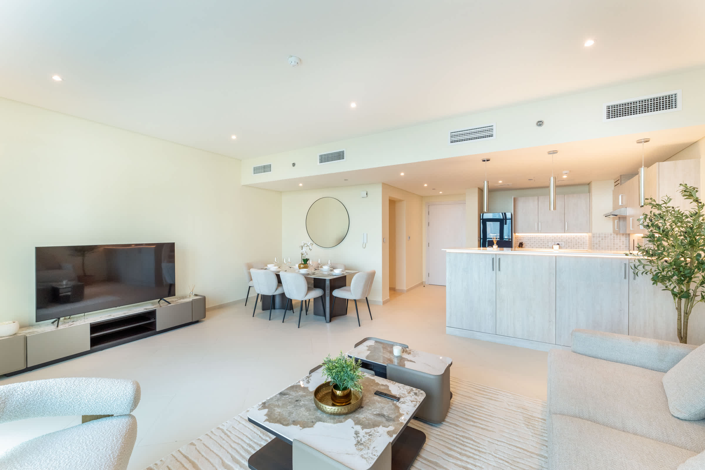Palm Jumeirah Beachfront: 3BR Oasis with Pool! - Image 8