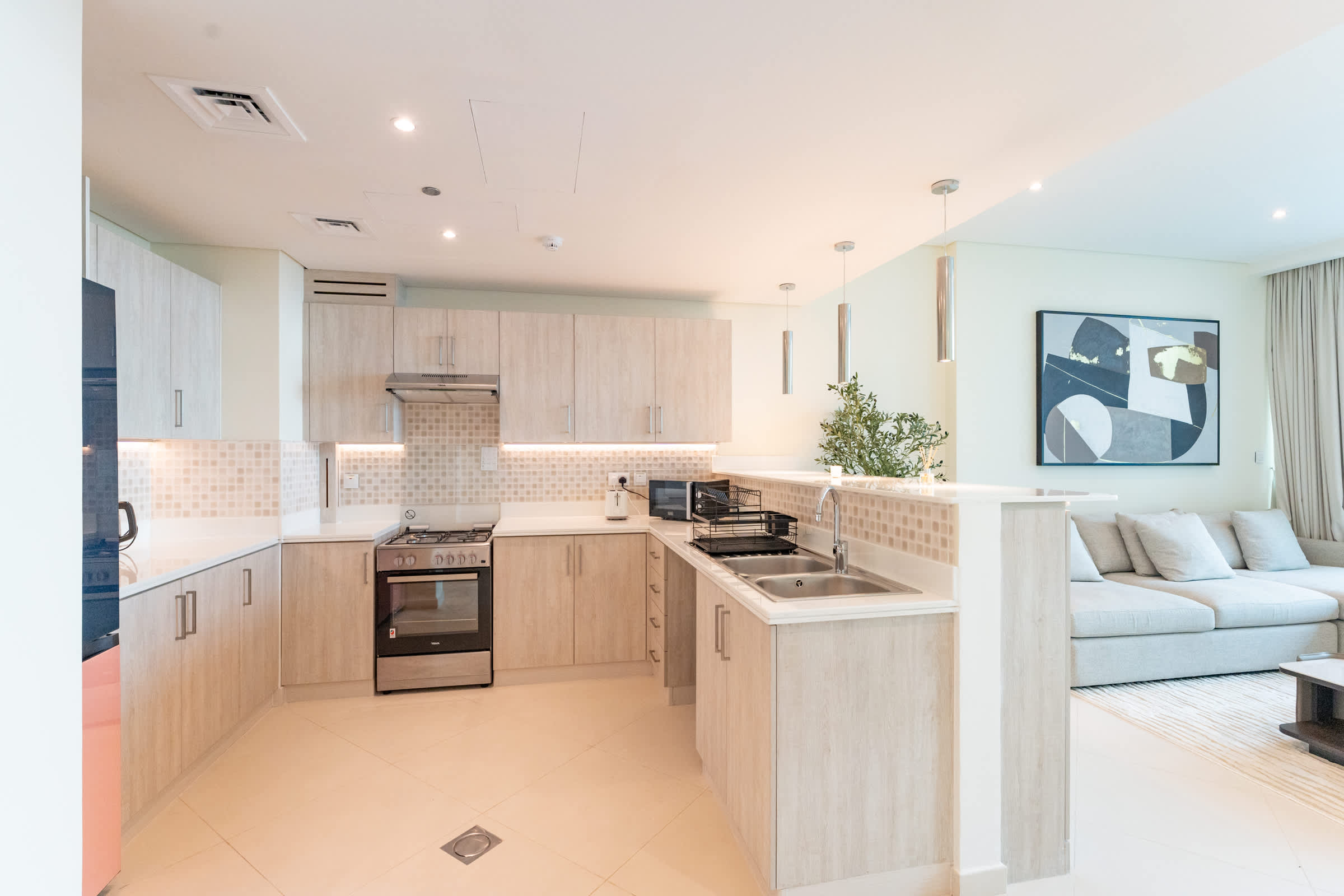 Palm Jumeirah Beachfront: 3BR Oasis with Pool! - Image 11