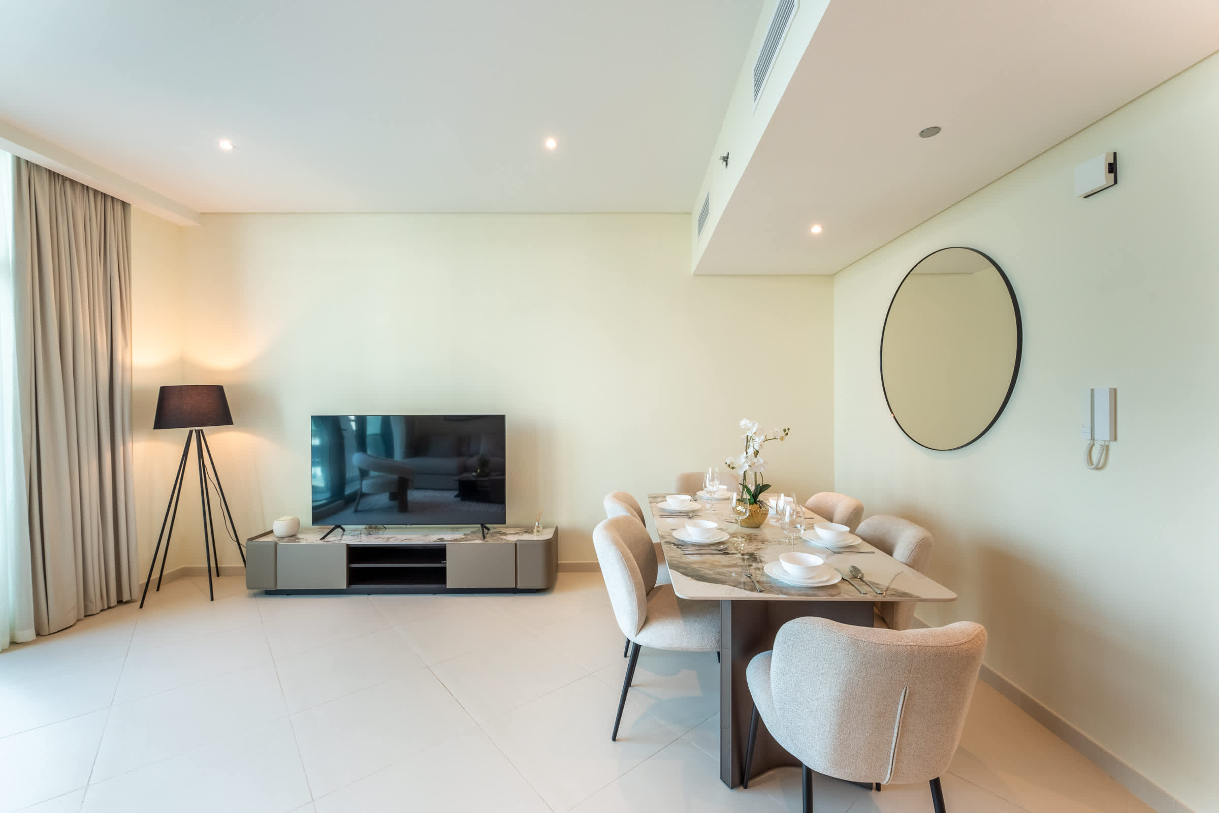 Palm Jumeirah Beachfront: 3BR Oasis with Pool! - Image 9