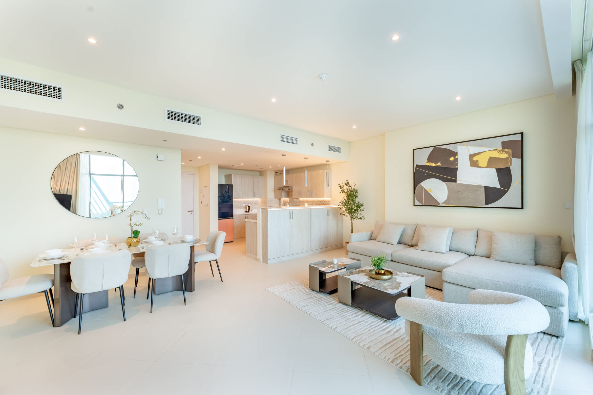 Palm Jumeirah Beachfront: 3BR Oasis with Pool! - Image 4