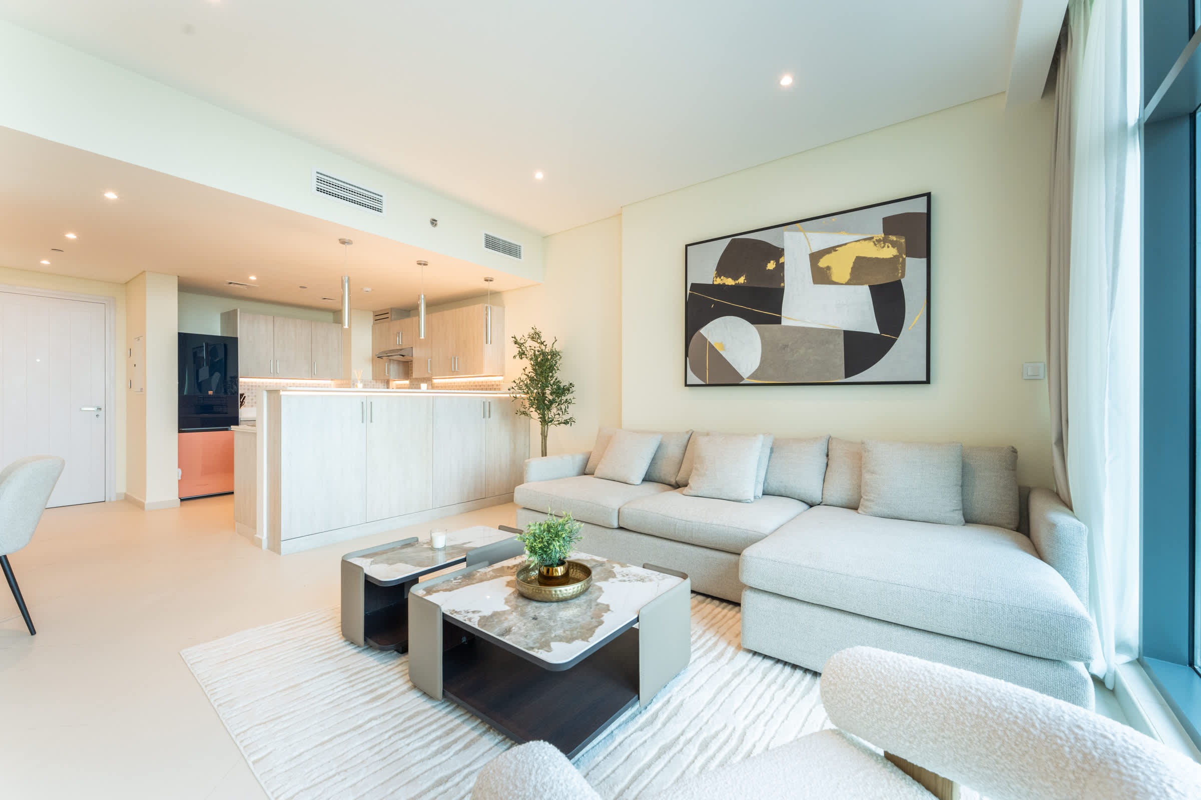 Palm Jumeirah Beachfront: 3BR Oasis with Pool! - Image 5