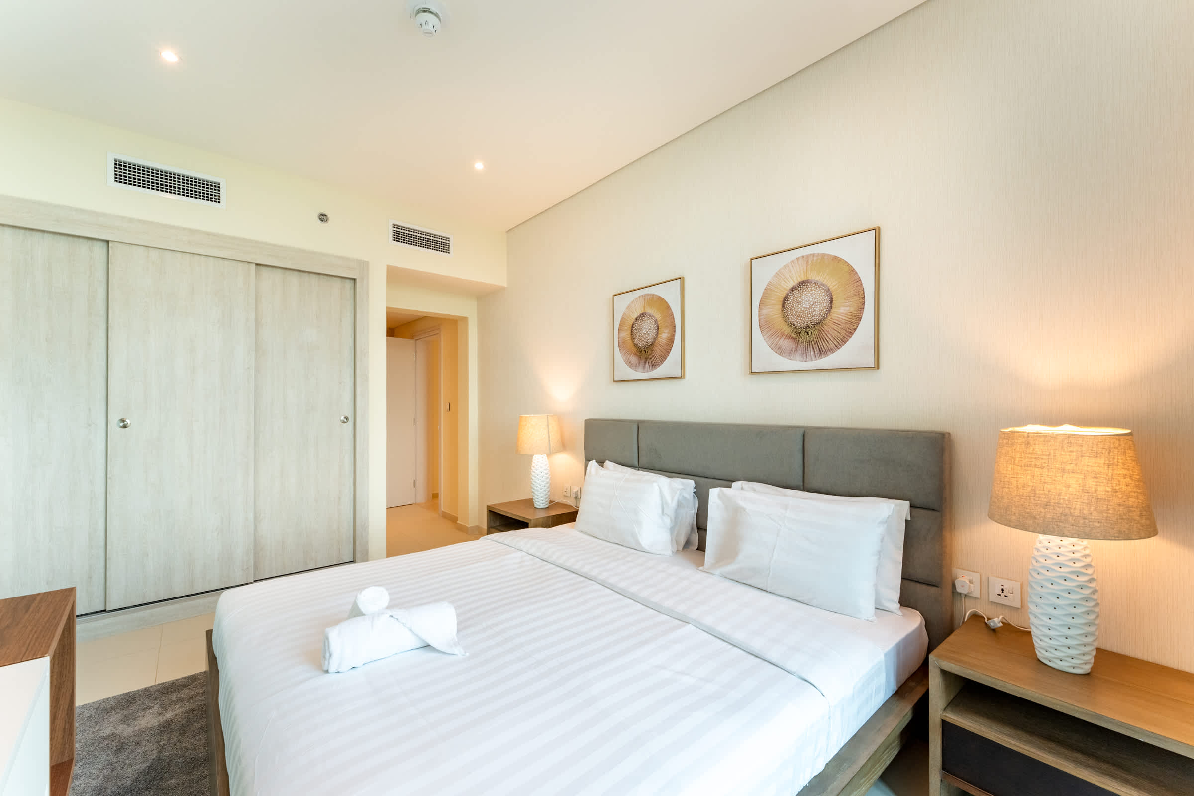 Palm Jumeirah Beachfront: 3BR Oasis with Pool! - Image 22
