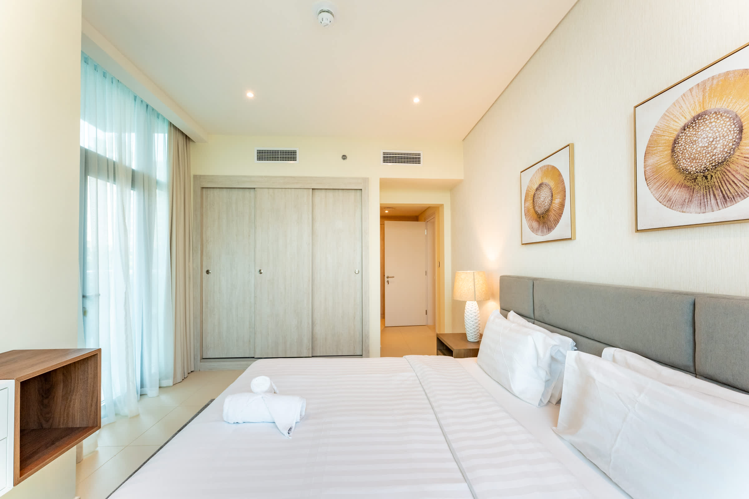 Palm Jumeirah Beachfront: 3BR Oasis with Pool! - Image 24