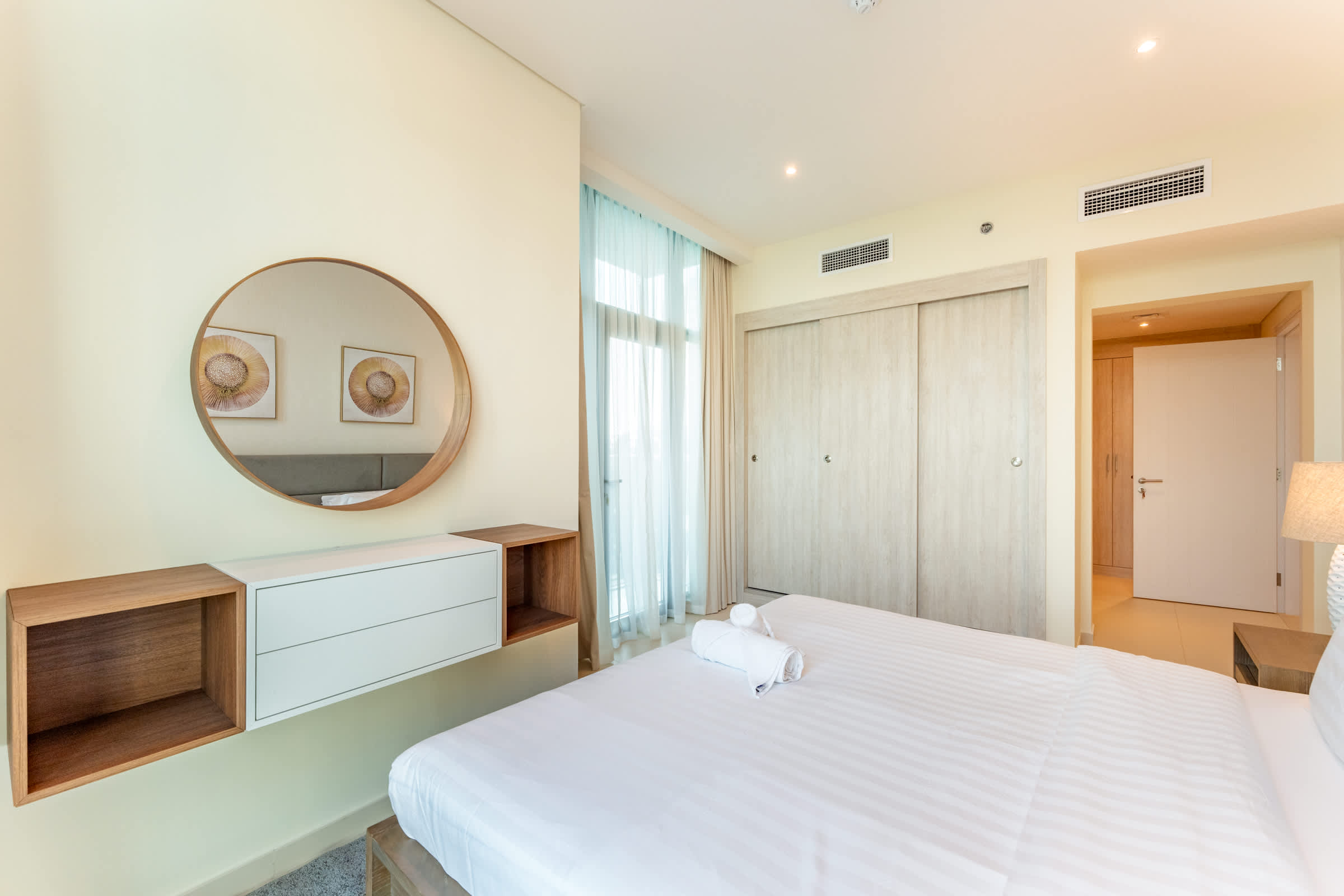 Palm Jumeirah Beachfront: 3BR Oasis with Pool! - Image 25