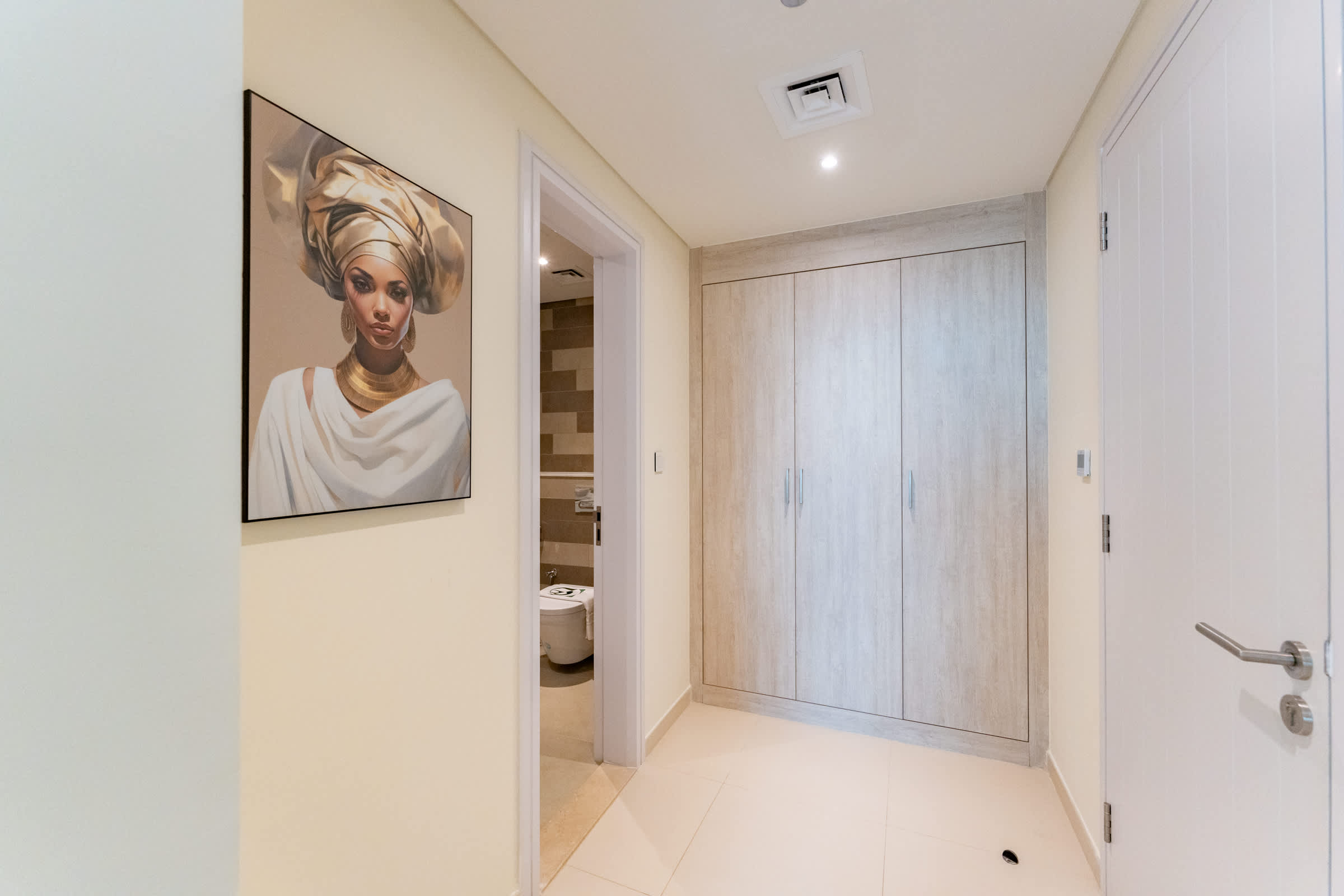 Palm Jumeirah Beachfront: 3BR Oasis with Pool! - Image 18