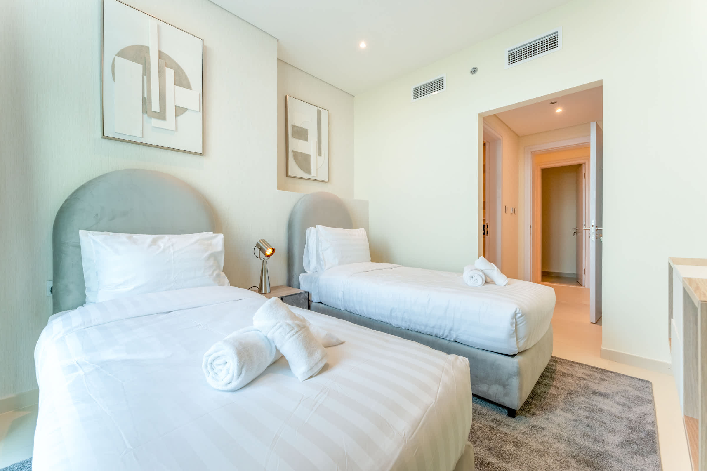 Palm Jumeirah Beachfront: 3BR Oasis with Pool! - Image 29