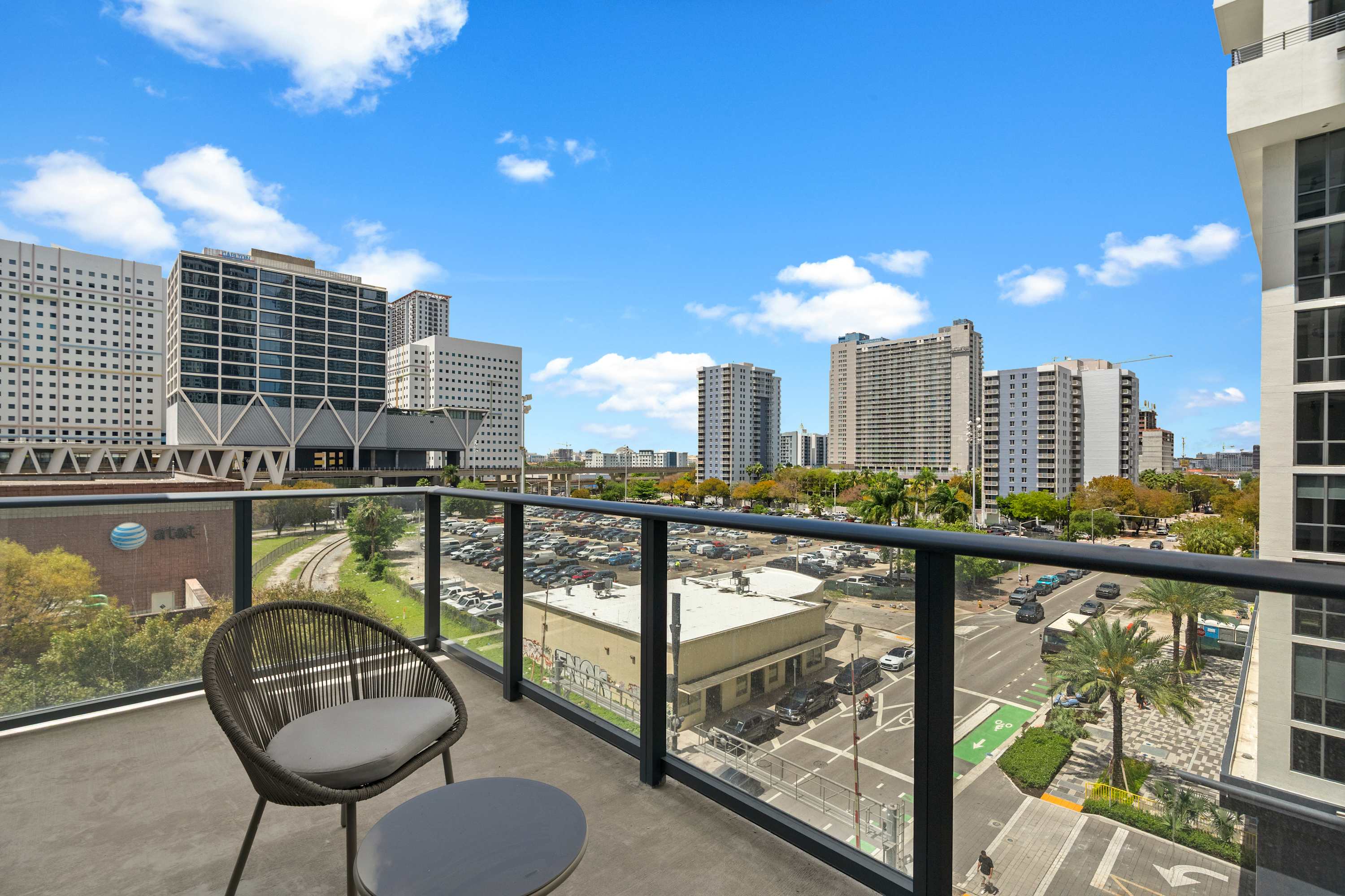 Miami Condo w Pool & Gym in Building