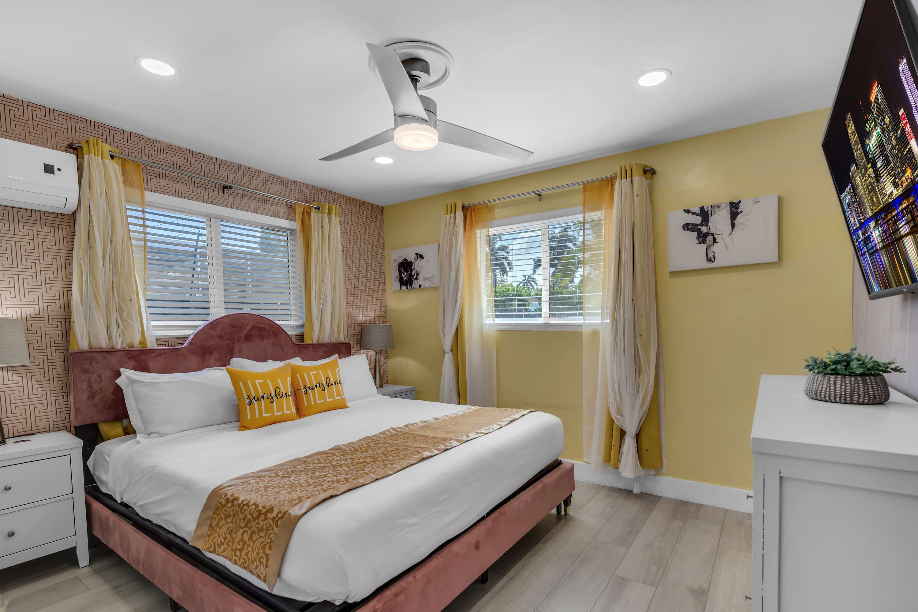 5 Bedroom Villa Heated Pool with Game Room, 5 Minutes to  Ocean