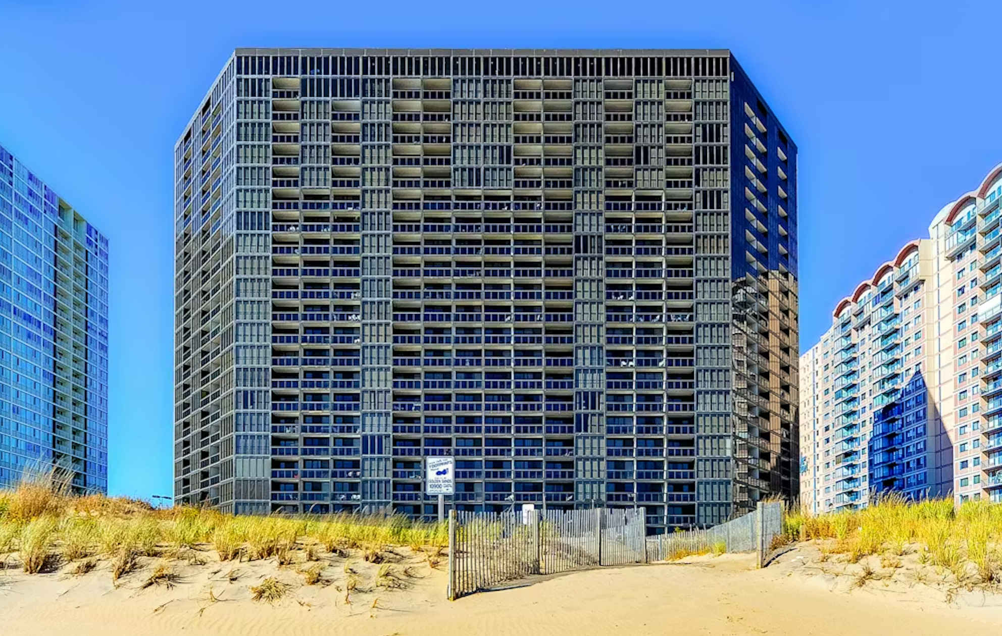 Golden Sands 1106: Gorgeous Oceanfront 1 BDRM condo, fully renovated and professionally decorated. All the comforts of home