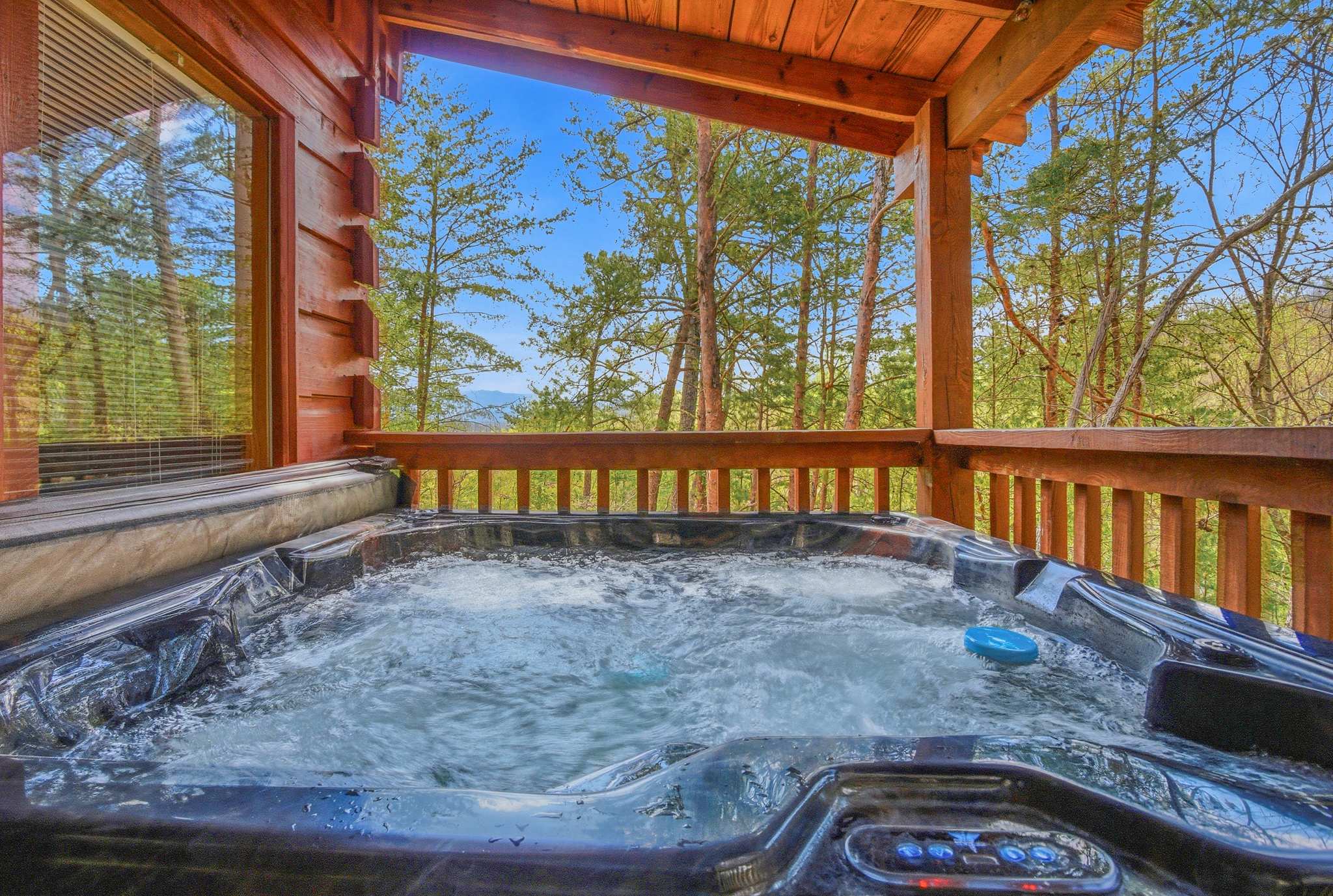 Peaceful Cabin, Sleeps 5, Hot Tub, Fireplace, Firepit โ Sevierville, TN โ vacation rental