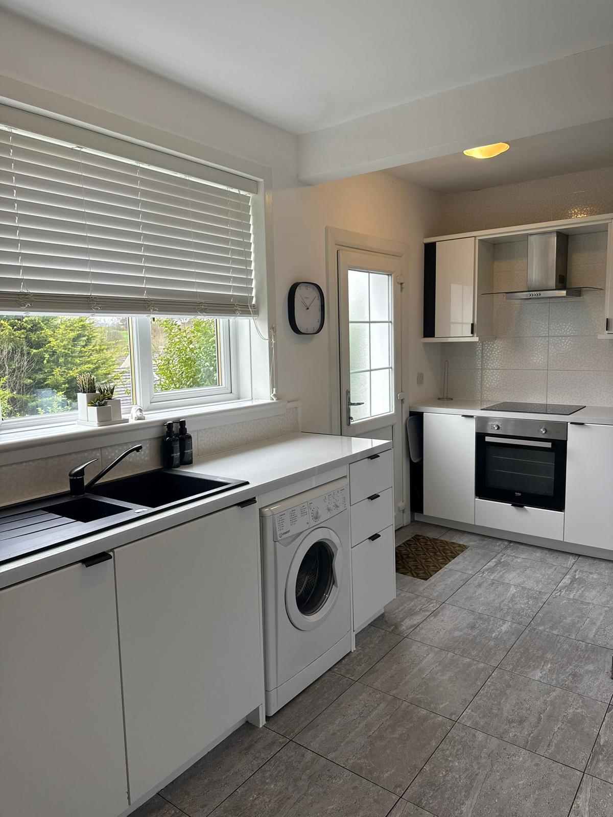 Beautiful House in Glasgow South Side! in 78 Barnbeth Road G53 5UQ - Property image 6 - VivreStays