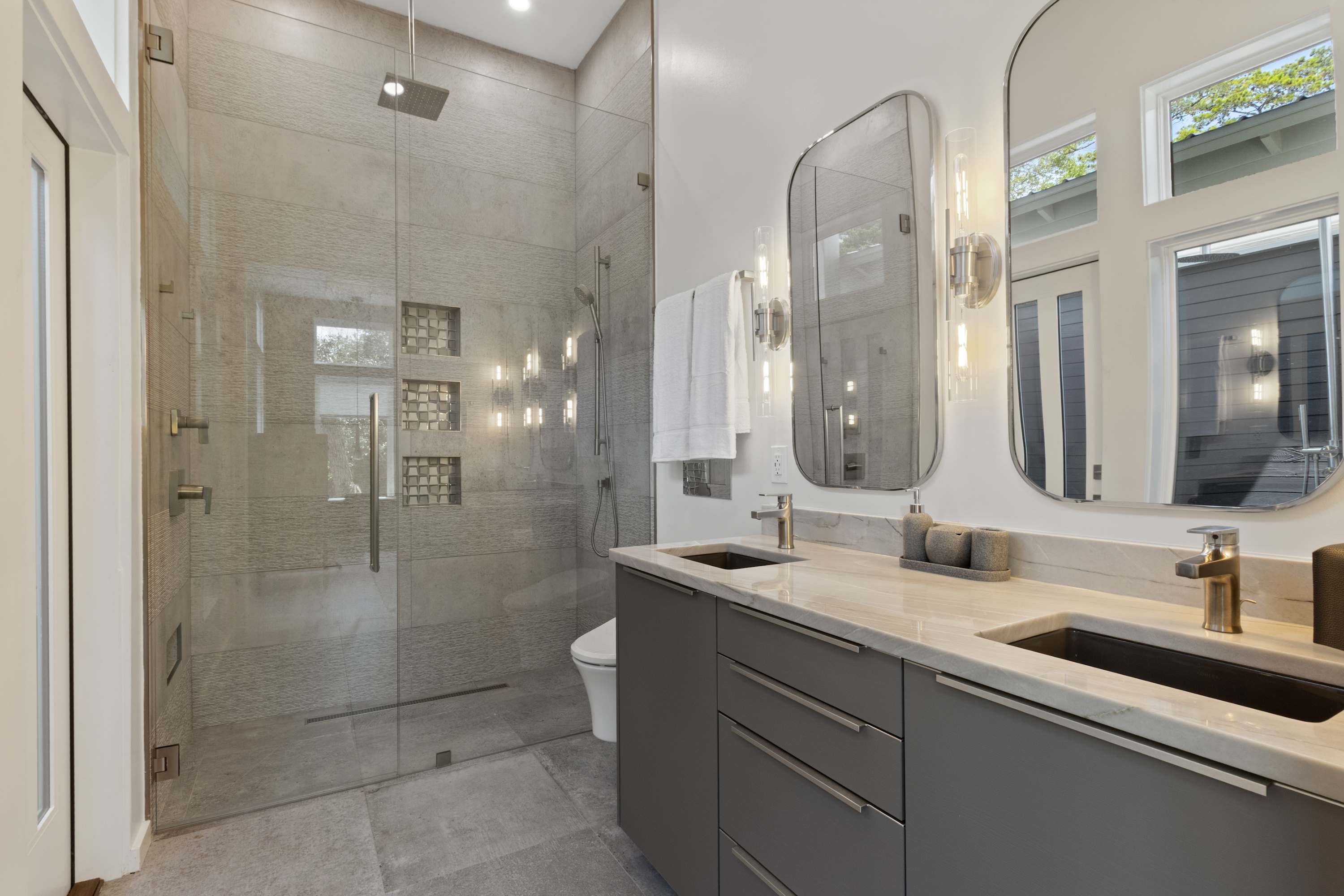 Ebb & Flow | Luxe Beach Access Hot Tub Guest Suite