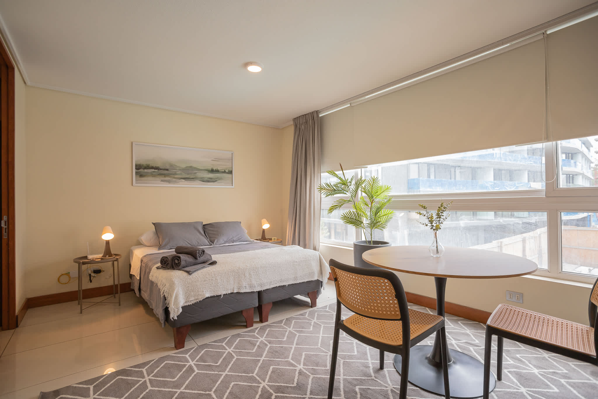 Cozy studio with natural light and modern decor, perfect for a relaxing stay in the heart of the city.