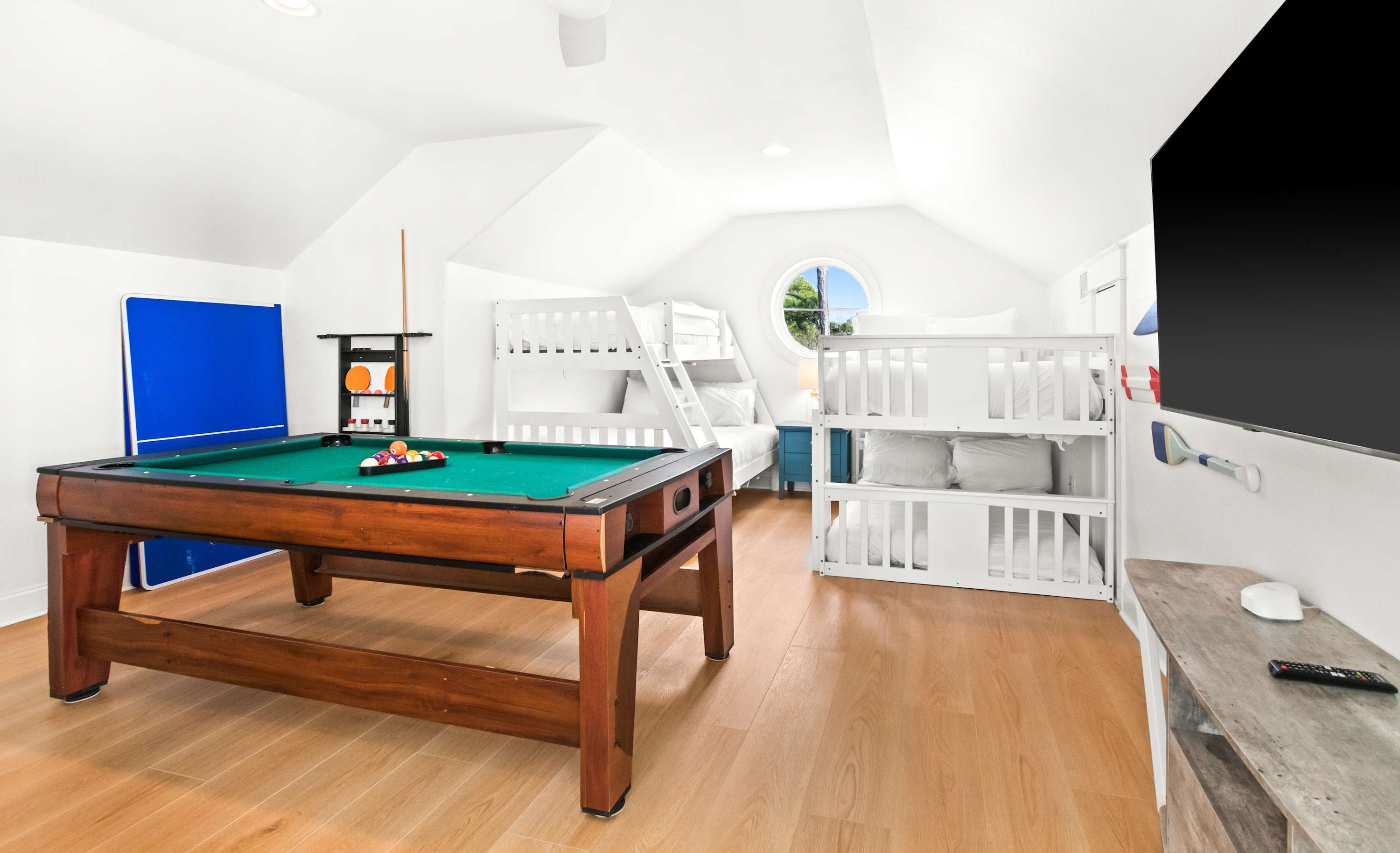 Oyster Lake Oasis - Hot Tub + Pool + Lake Front