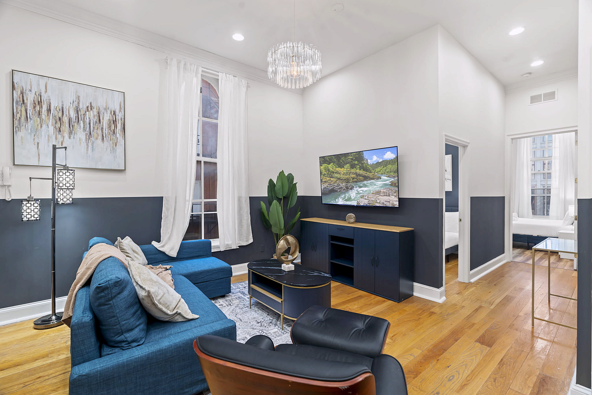 Bright 3bd Apt Near Franklin Sq Old City Sleeps 8 - Philadelphia, PA