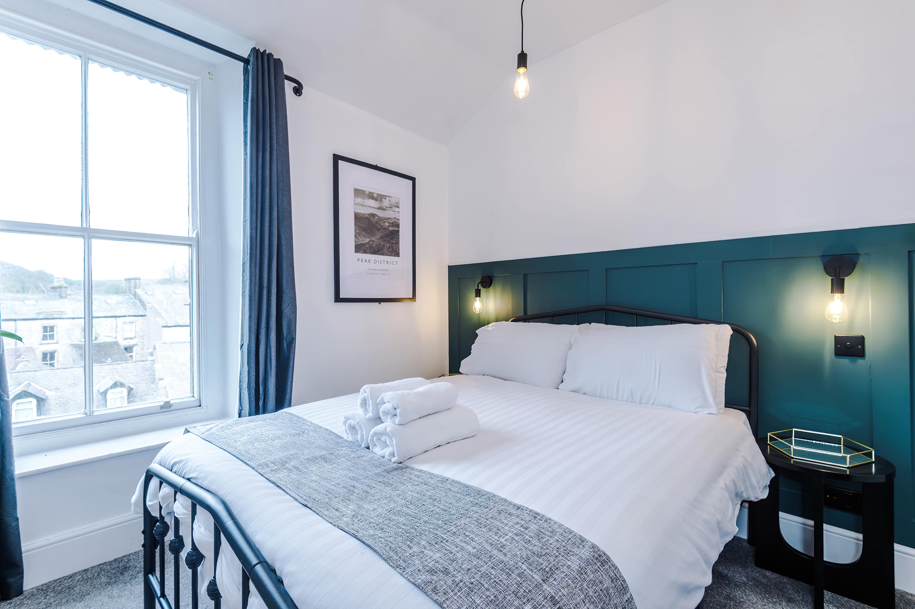 'The Frank' - Four-Poster Penthouse with Free Parking by Rest&Recharge