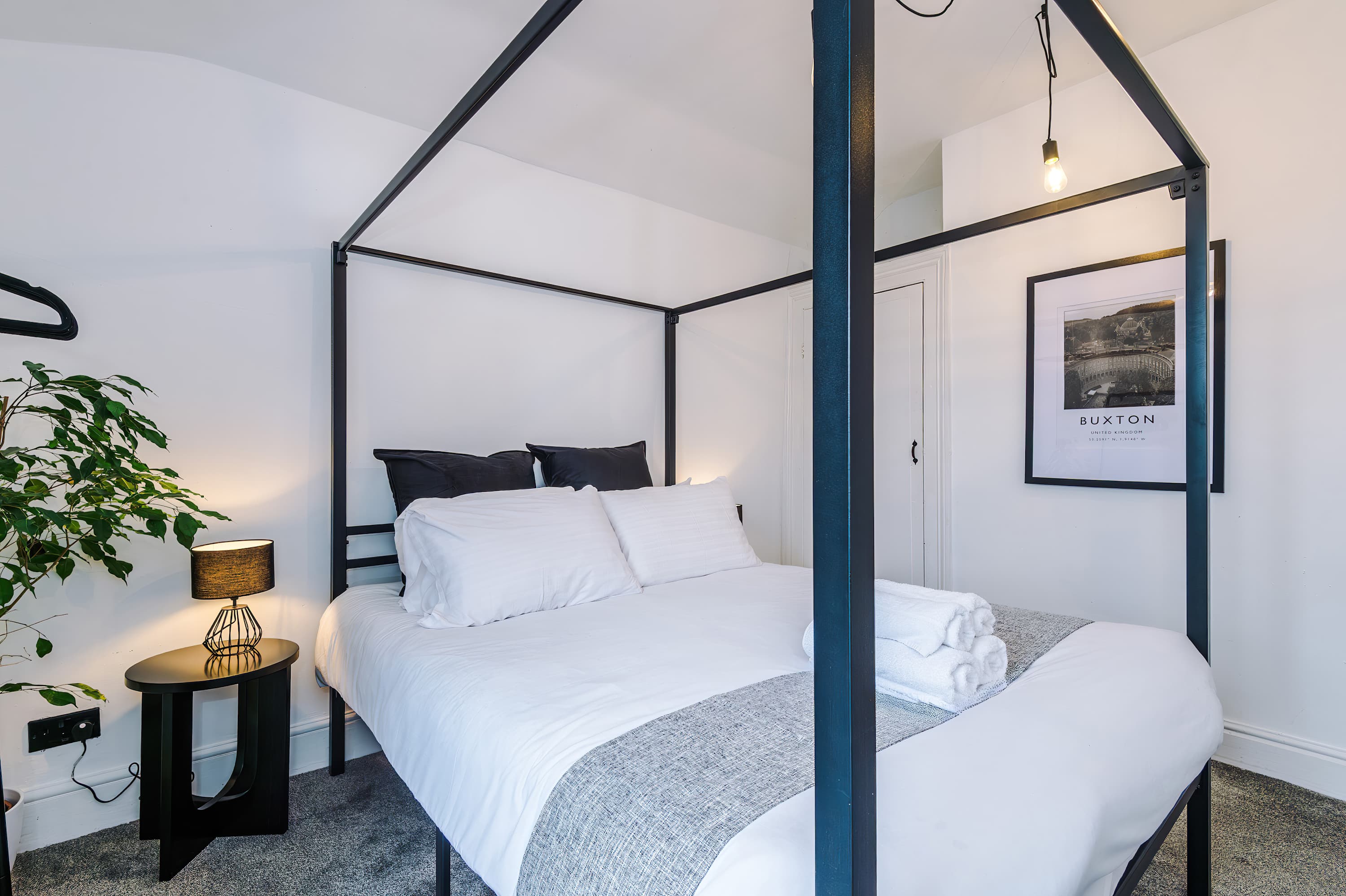'𝑻𝒉𝒆 𝑭𝒓𝒂𝒏𝒌' - Four-Poster Penthouse with Free Parking by Rest&Recharge — Derbyshire, England — vacation rental