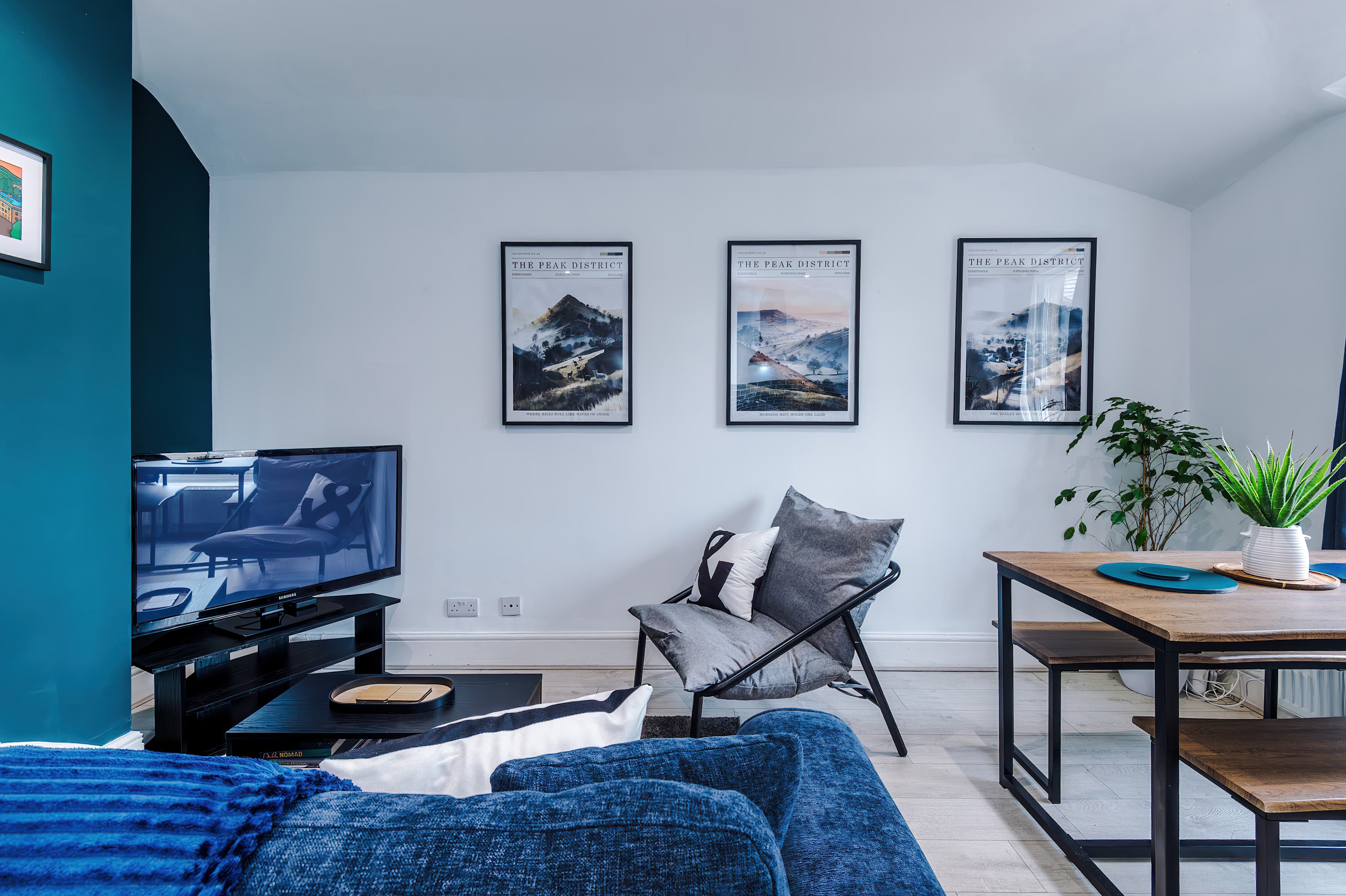 'The Frank' - Four-Poster Penthouse with Free Parking by Rest&Recharge