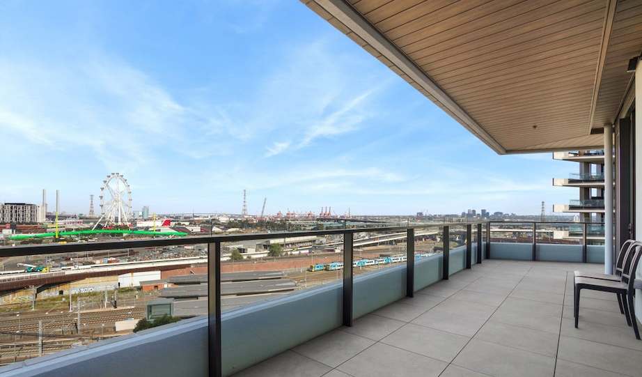 Stylish 1 Bedroom Apartment with carpark