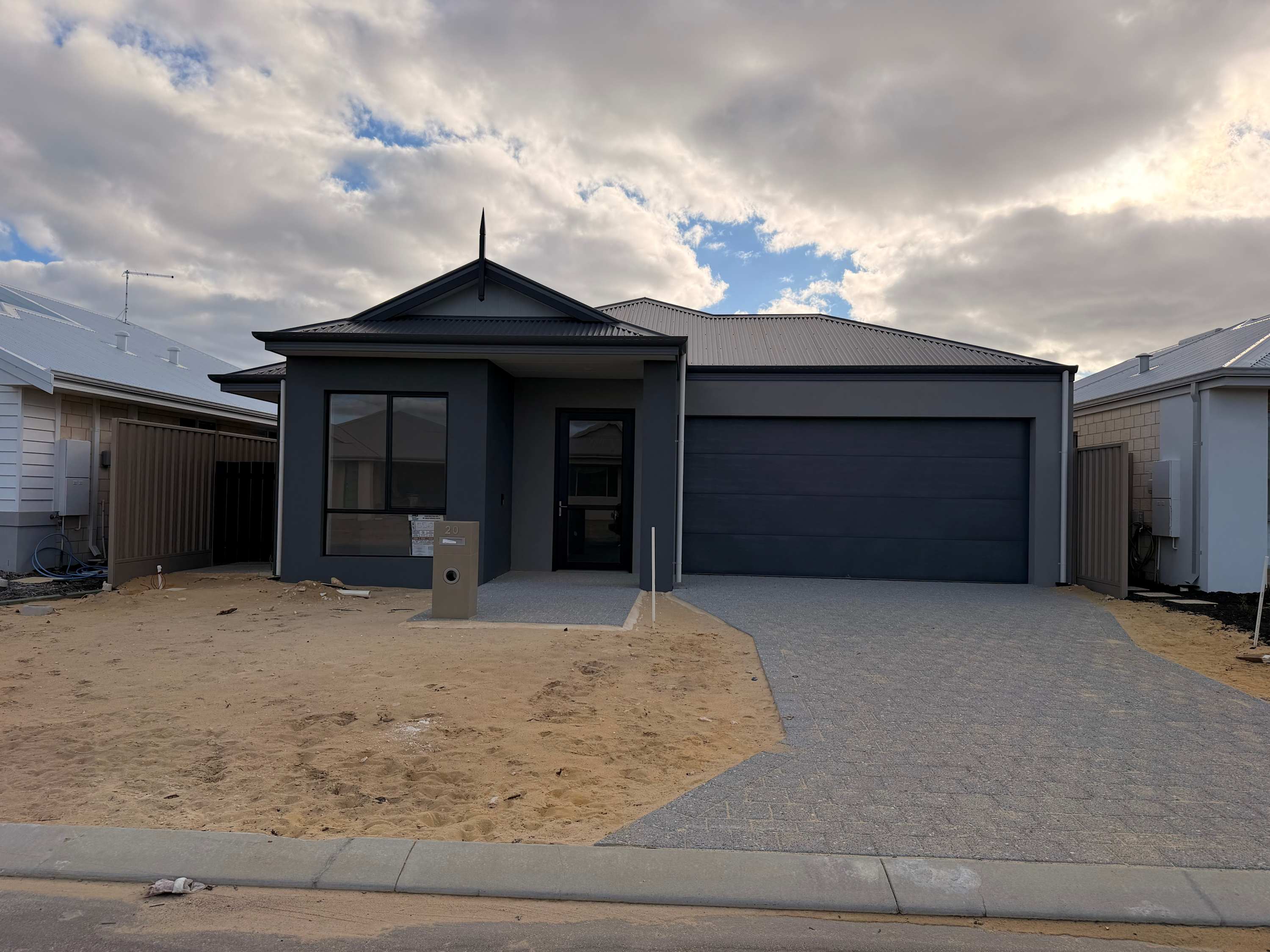 Milbridge Getaway with a bathroom in each room! 